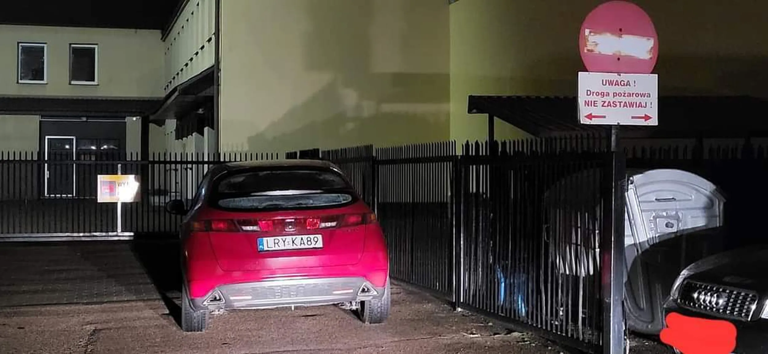 Zastawia bezpośredni wyjazd ze straży.. zero myślenia.