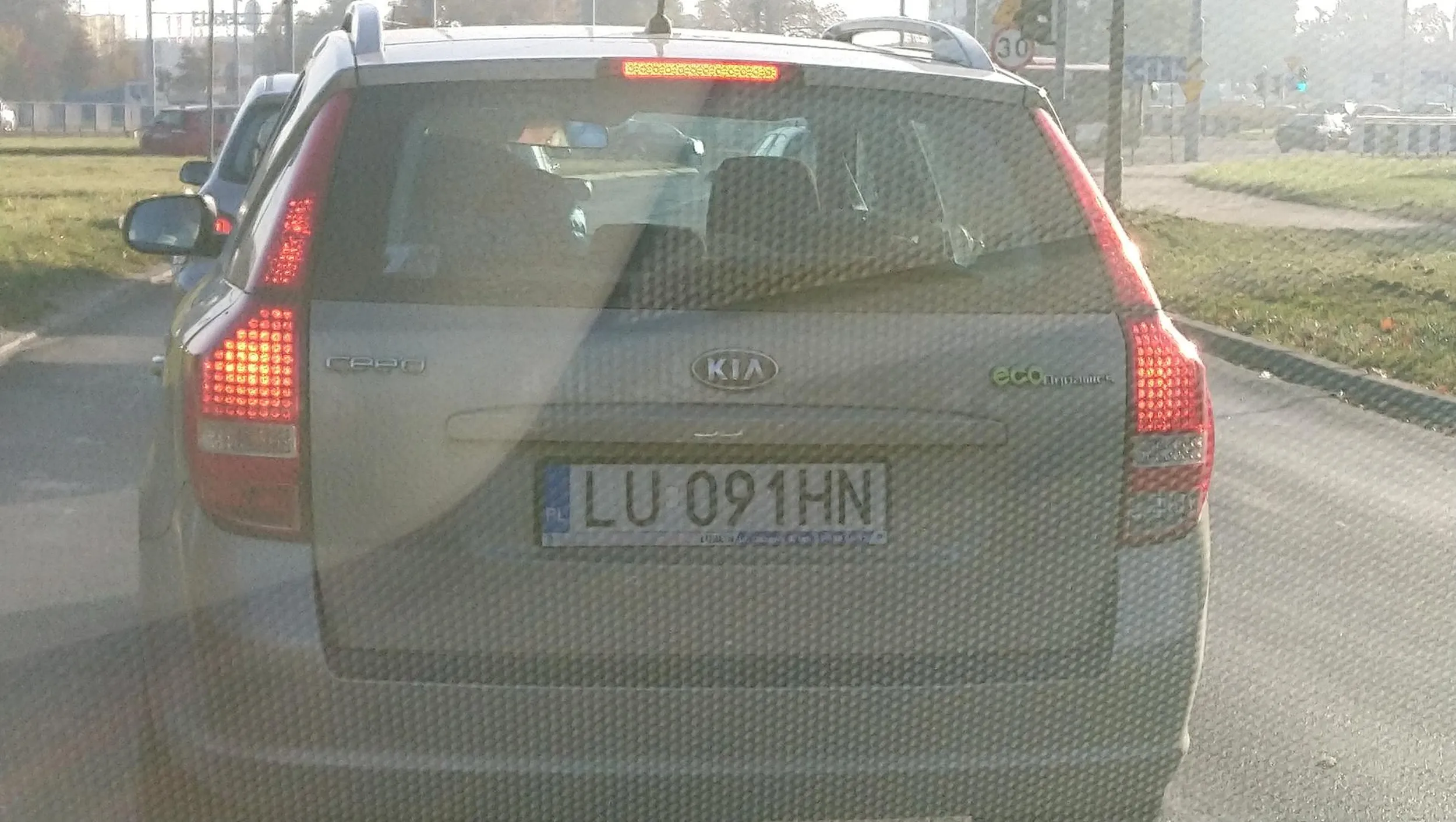 Dzisiaj ten szofer wyprzedził mnie na przejściu dla pieszych. Ależ Cham.