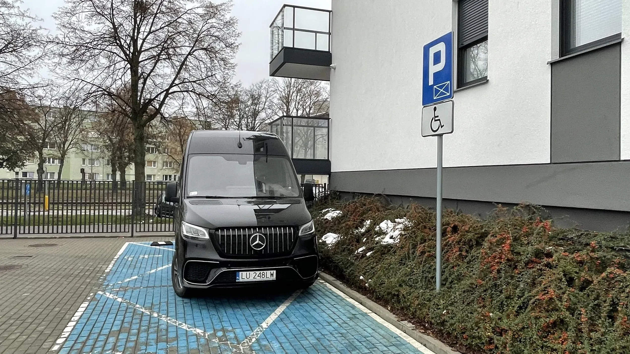 Nagminne parkowanie na kopercie