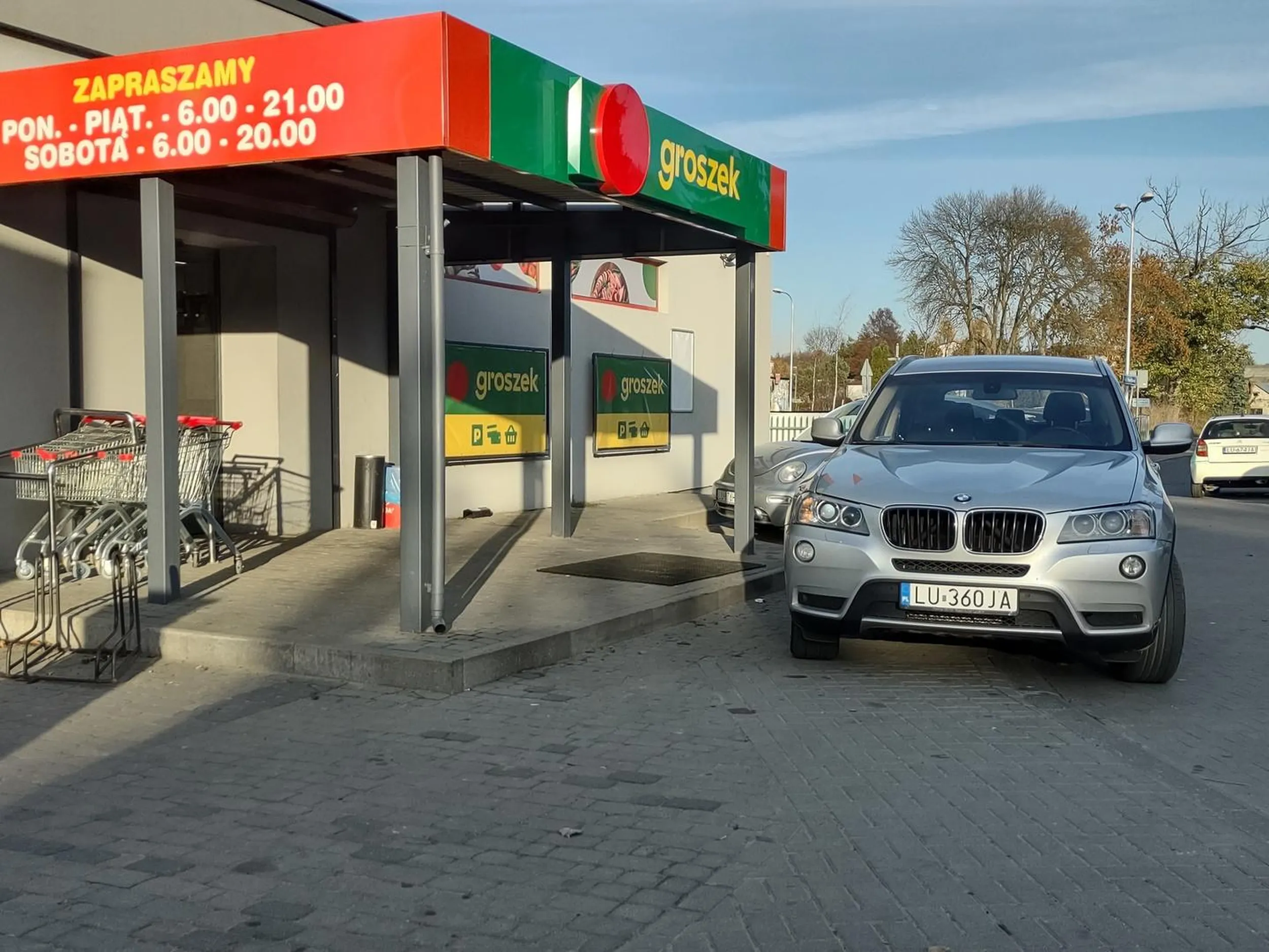 Mógł wjechać do sklepu ...