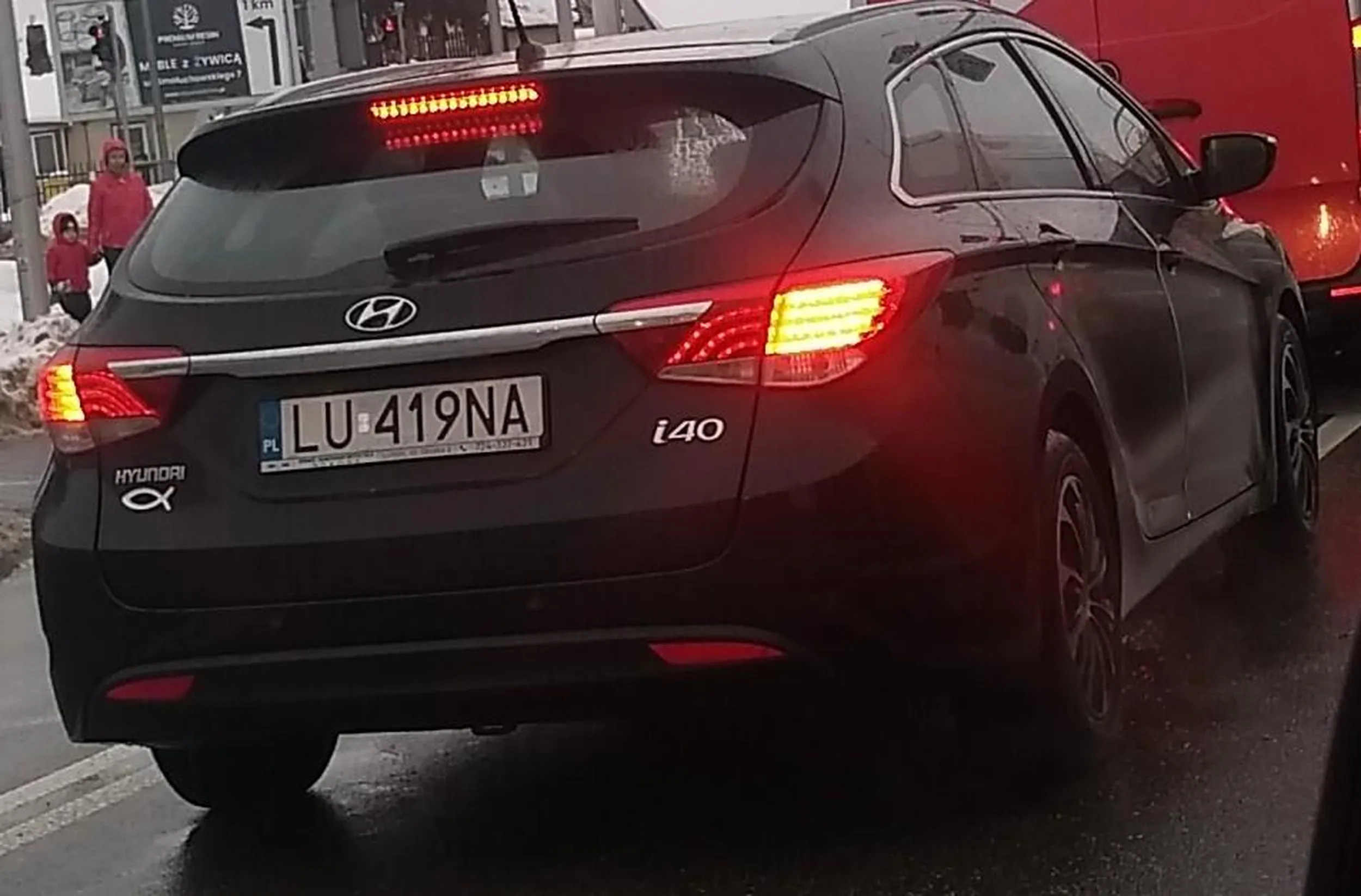 rybka u katola zobowiązuje, typ wyjeżdża przed maskę i nawet nie raczy przeprosić chamski katol