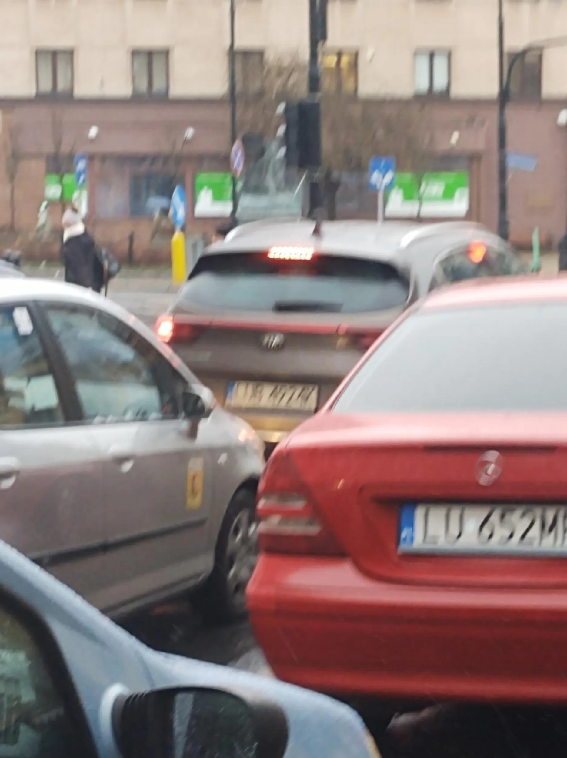 Ochlapał wycieczkę szkolną w tym mnie na ul. Gabriela Narutowicza. Nie polecam