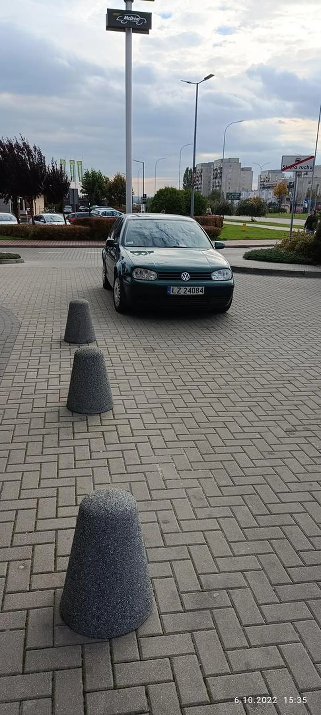 Utrudniony wjazd na parking