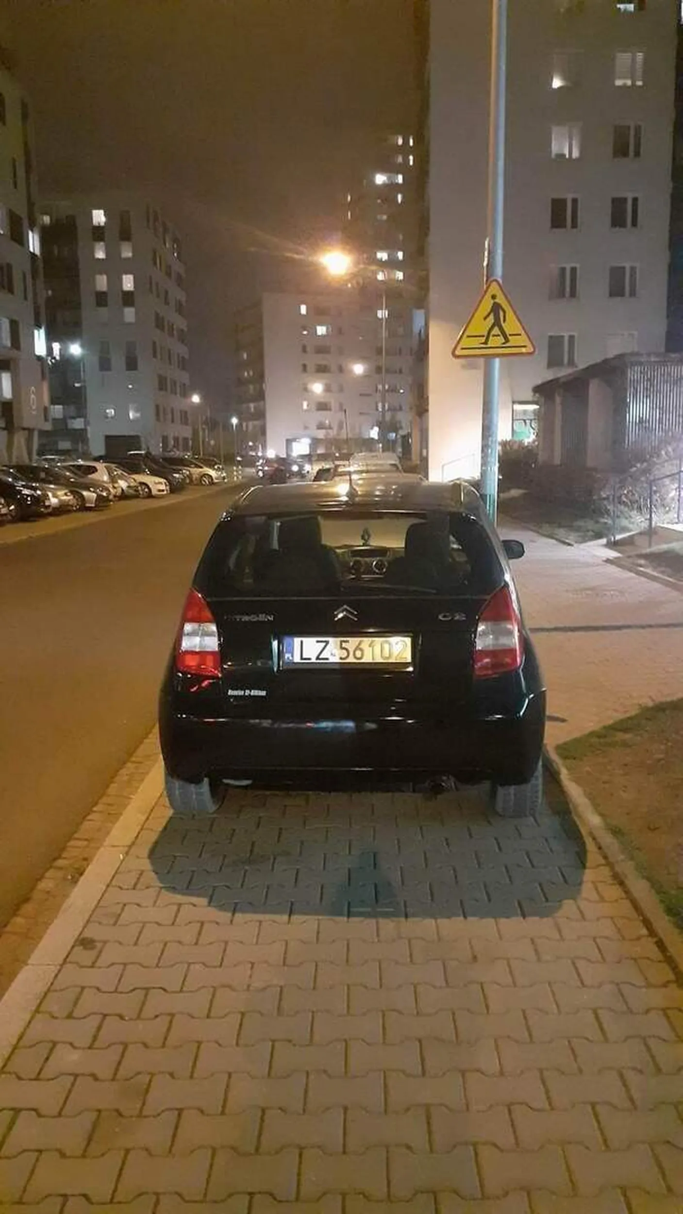 Wypierdalać z chodnika