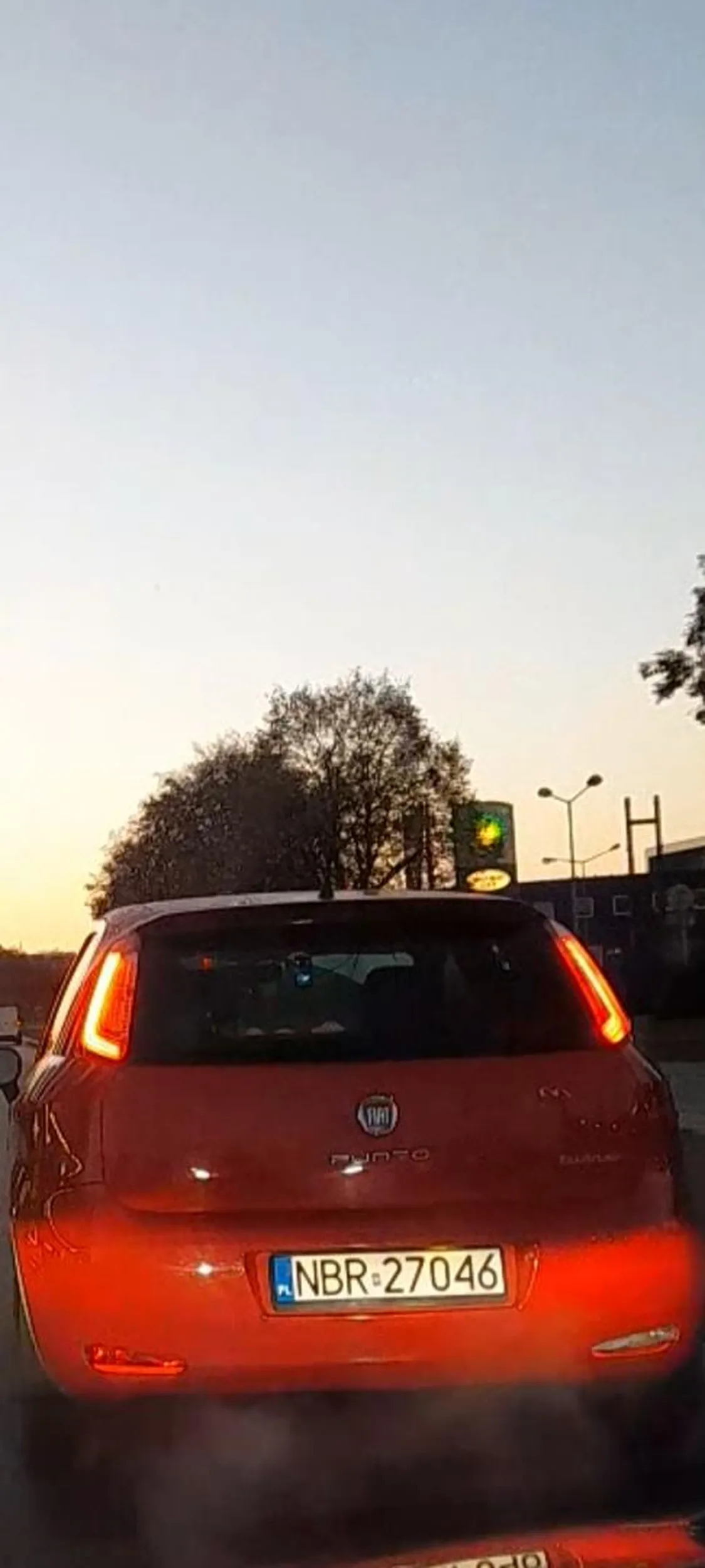 Nie wymuszaj idiotko