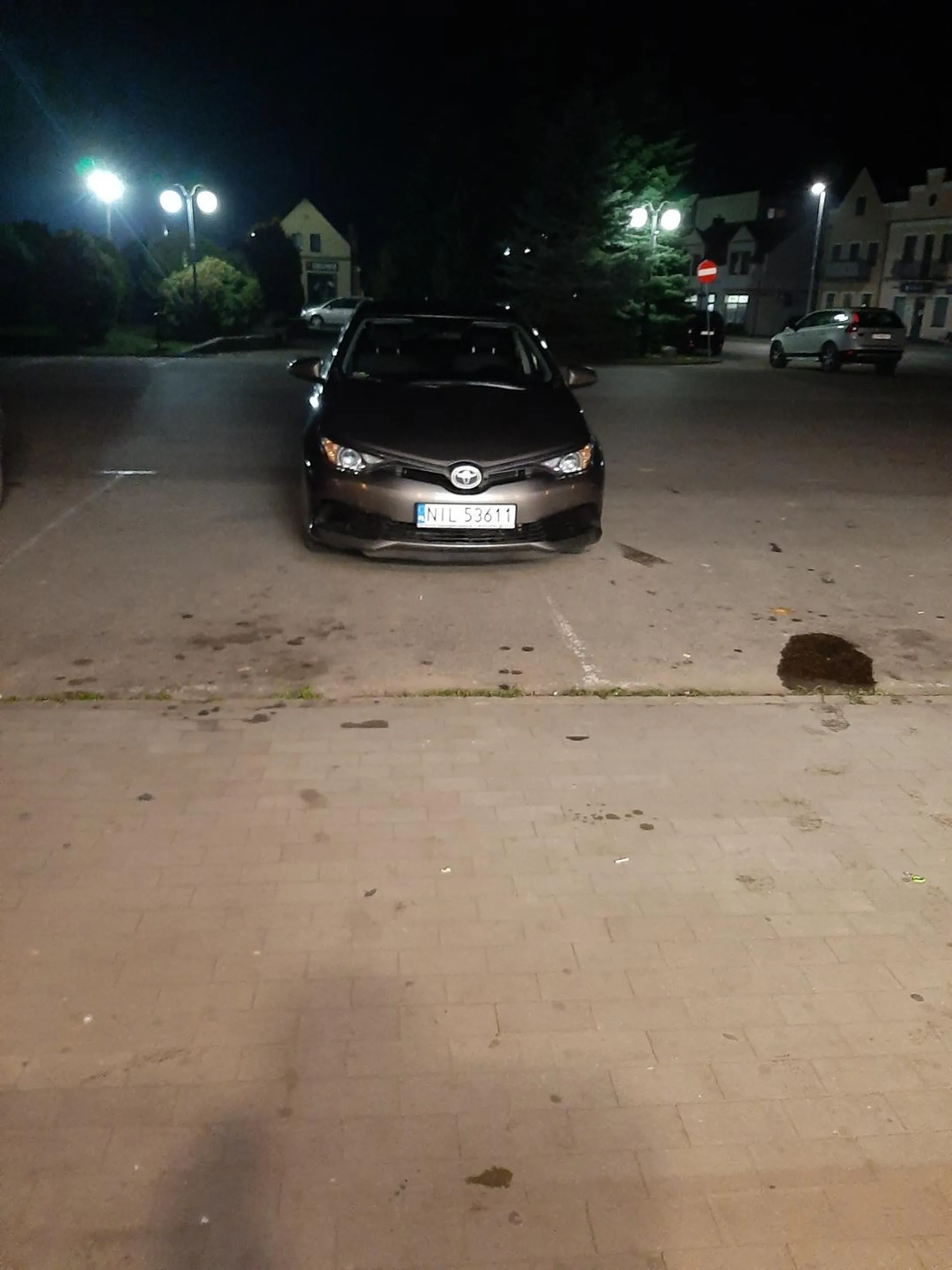 kobieta umiejaca parkowac