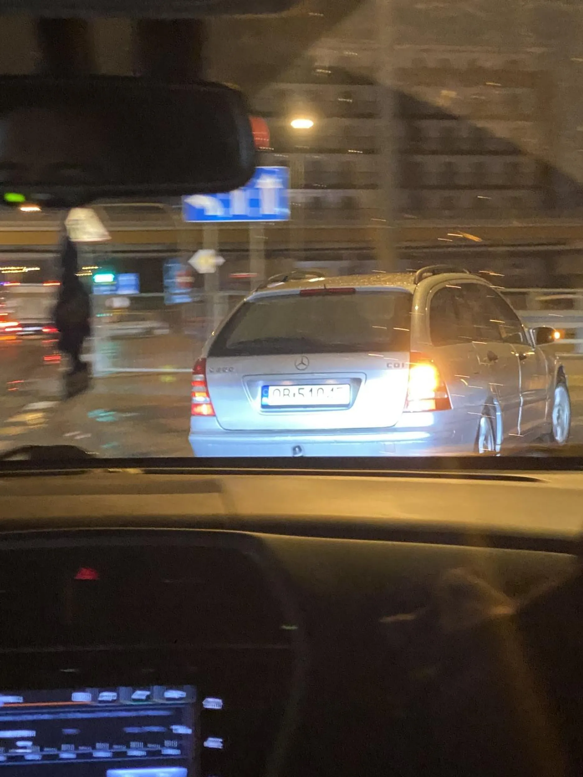 Pozdrawiam kurwe przed samymi światłami wjechał w 100m korek, obyś miał na trasie S8 jebniecie w barierki