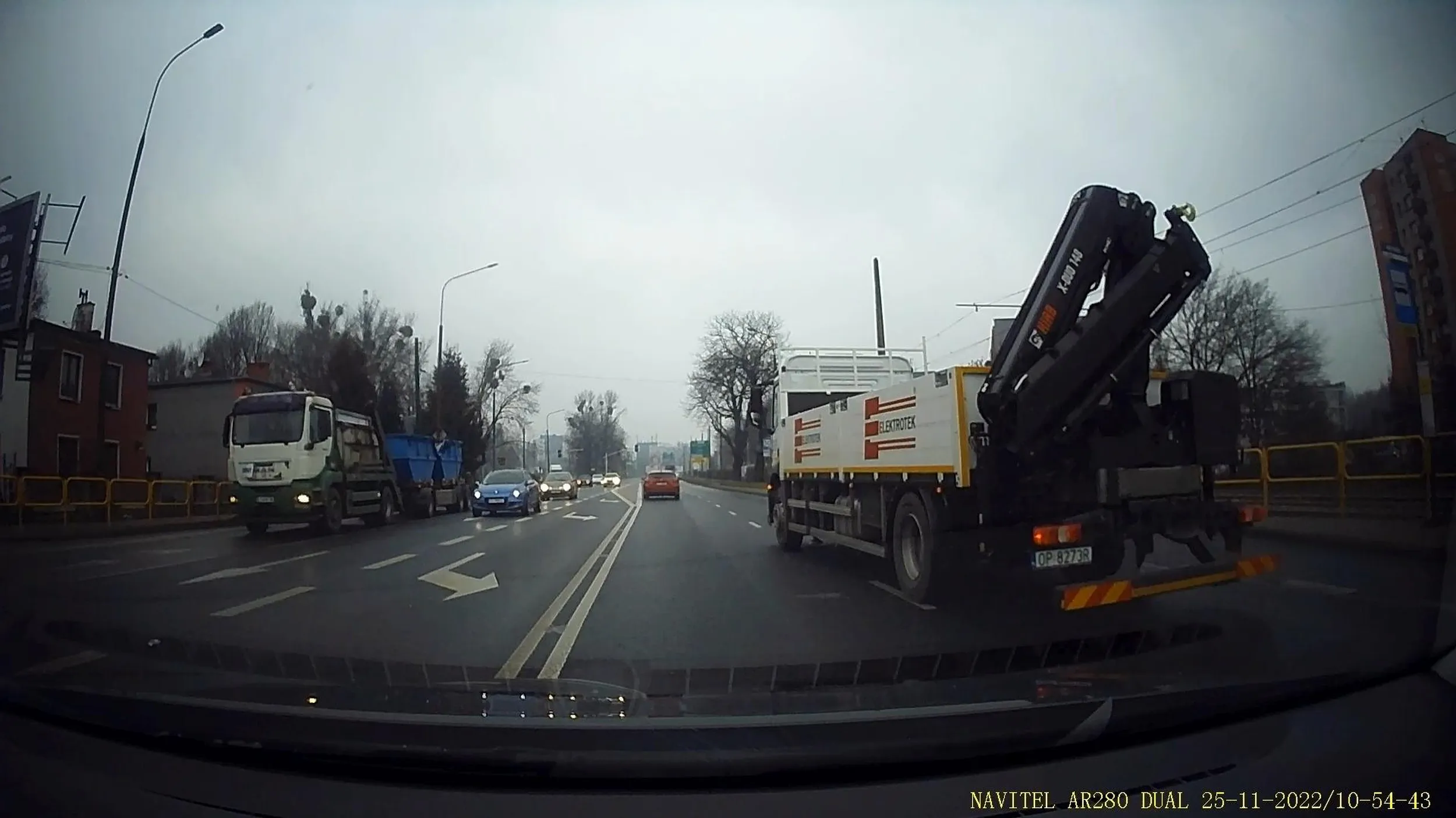 Jak nie umiesz zmieść się na jednym pasie lub po prostu jesteś ślepy to oddaj prawo jazdy dla dobra wszystkich