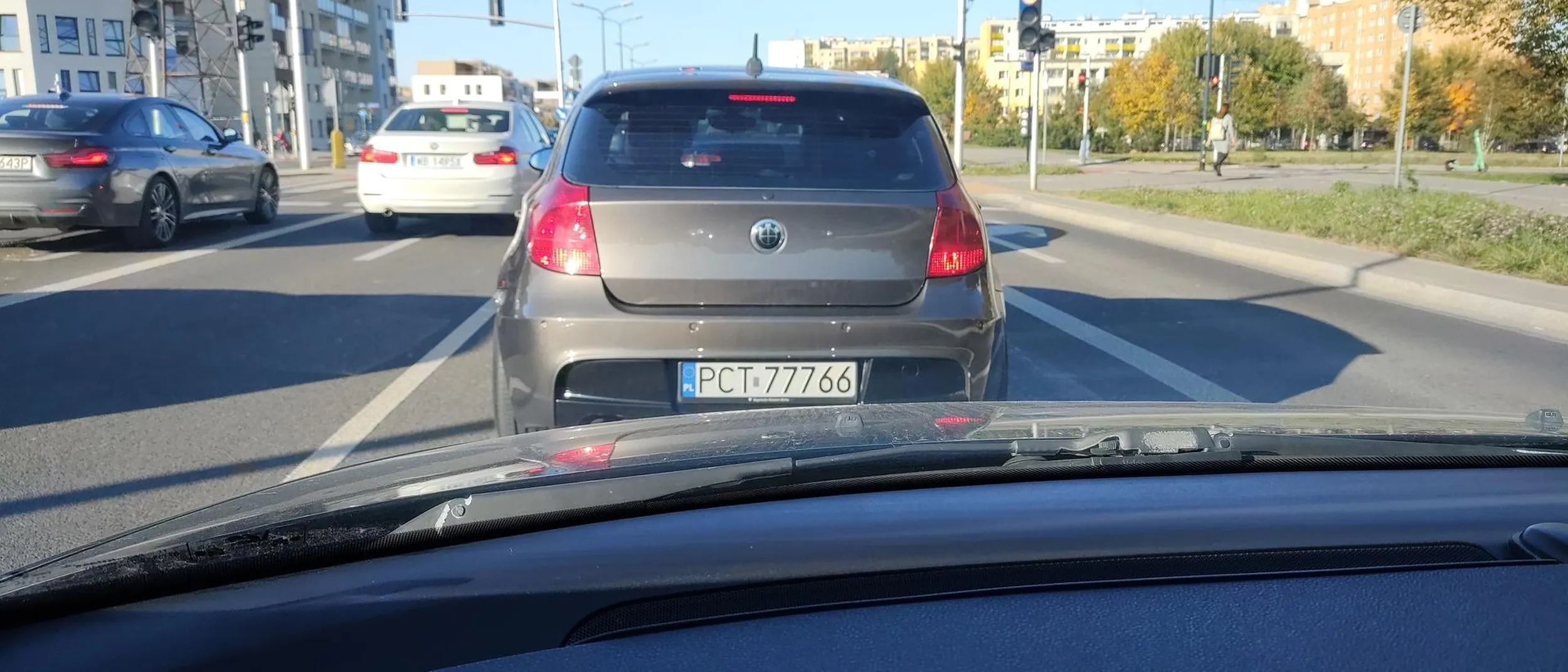 Kto ci podbił przegląd z tymi czerwonymi kierunkowskazami??? Jakby jeszcze mrugały w sposób widoczny, świeci nie wiem czy nie słabiej niż pozycja. Proponuje poprawić, bo biedy narobisz i sobie i diagnoście.