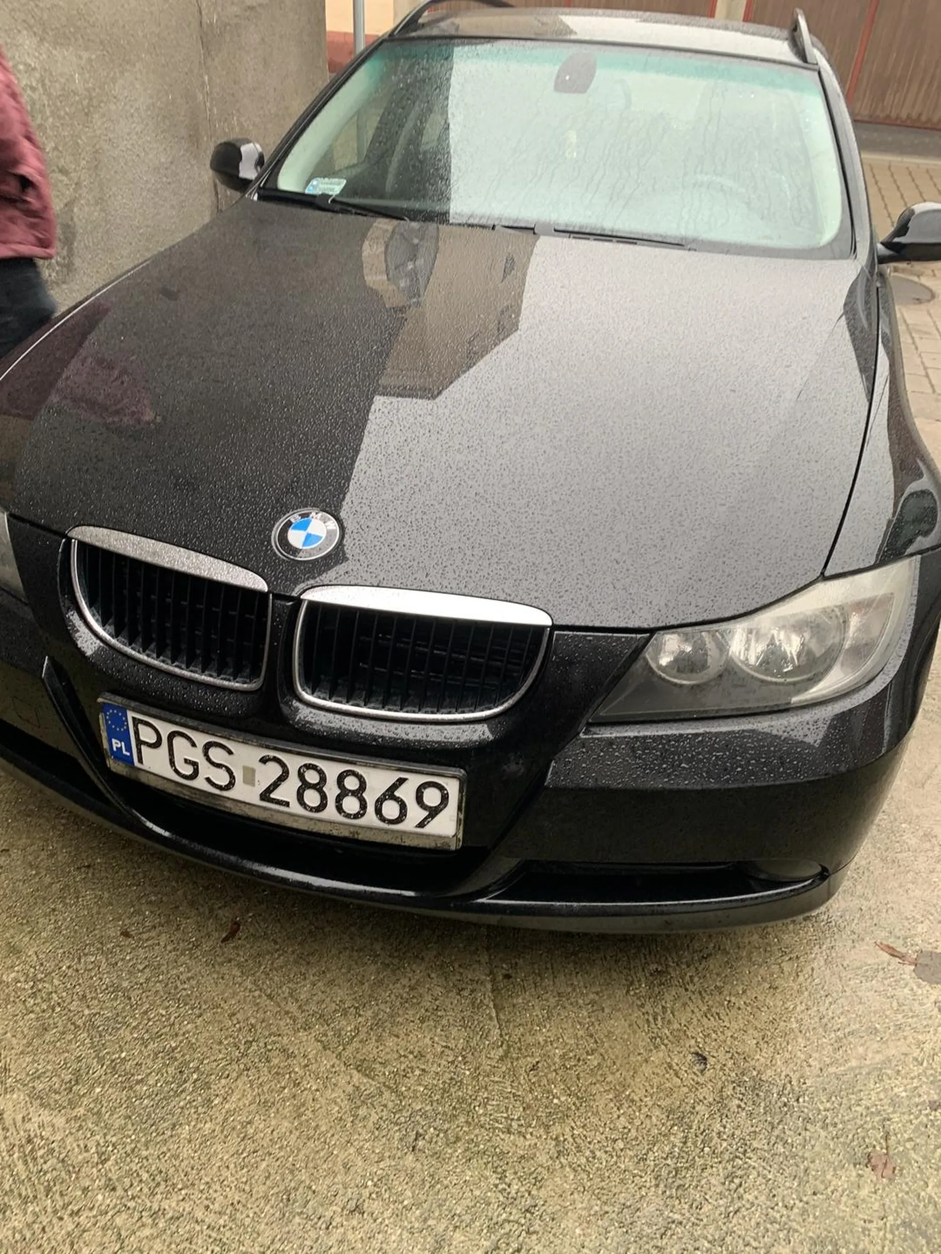 Nie pozdrawiam właściciela BMW, ktory nie potrafi parkować i stanął w bramkę uniemożliwiając wjazd do posesji