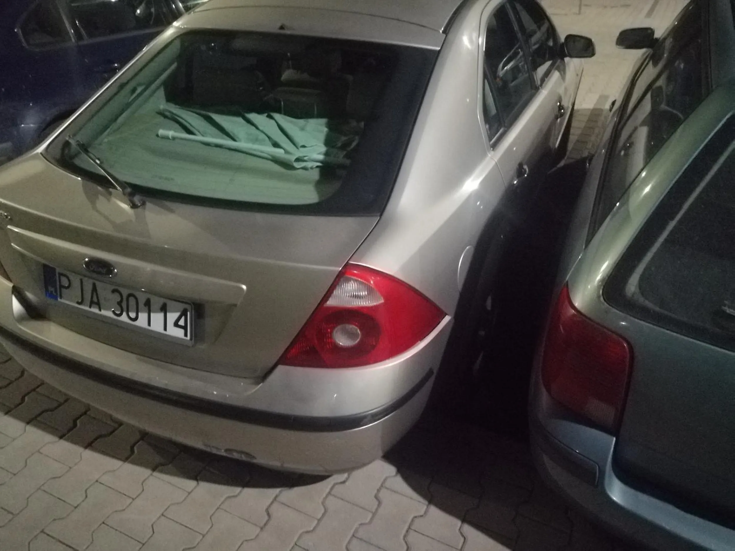 Życiowa sierota parkuje w ten oto sposób.