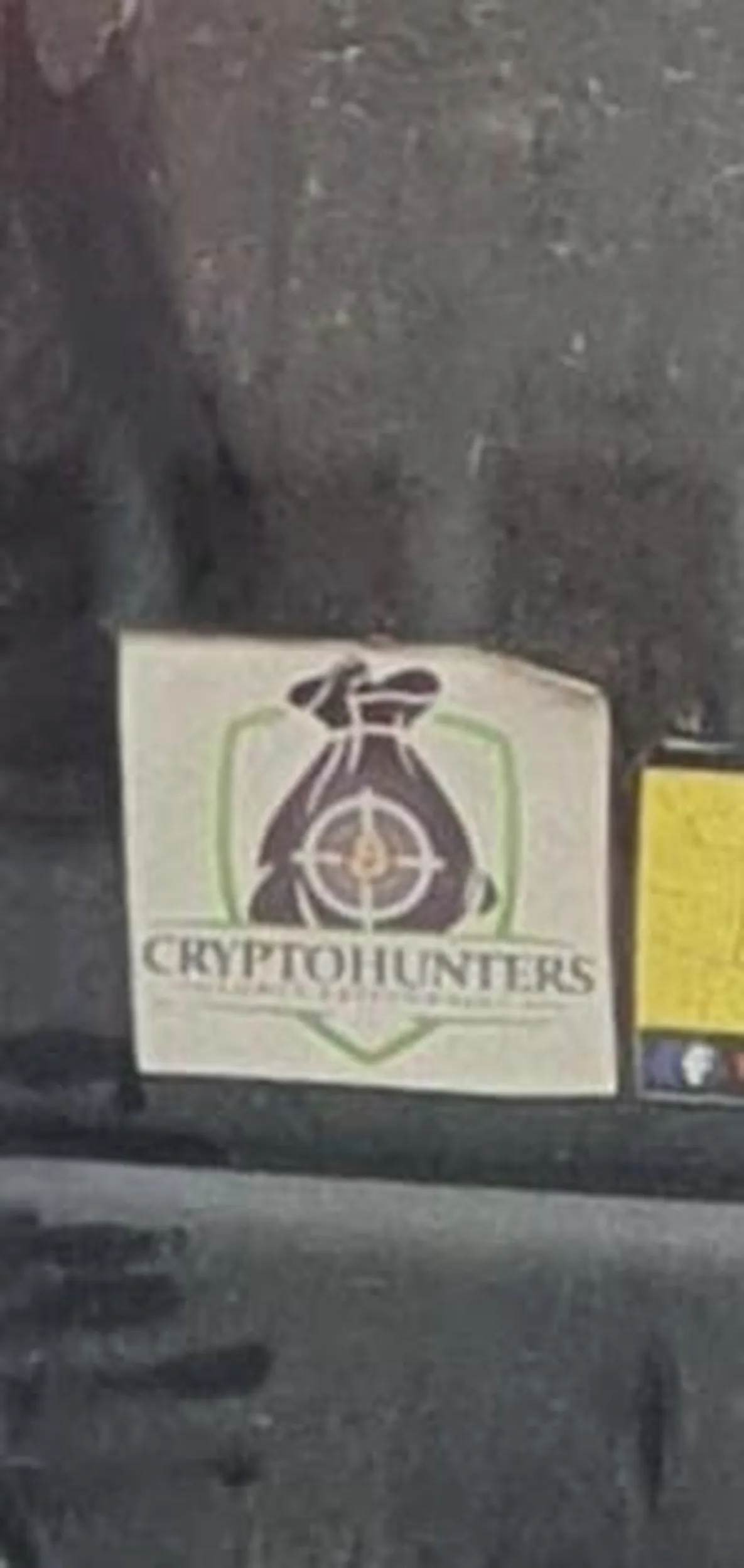 Brawa za spektakularny manewr wyprzedzania z wciskaniem na żyletki między samochody, jeszcze bardziej spektakularne były Twoje próby wyhamowania tego kurnika na kołach przed czerwonymi światłami które były widoczne z daleka zanim rozpocząłeś cały manewr. Kryptoinwestorze zainwestuj trochę zysków w myjnię to nie będziesz łaził z brudnymi łapami.