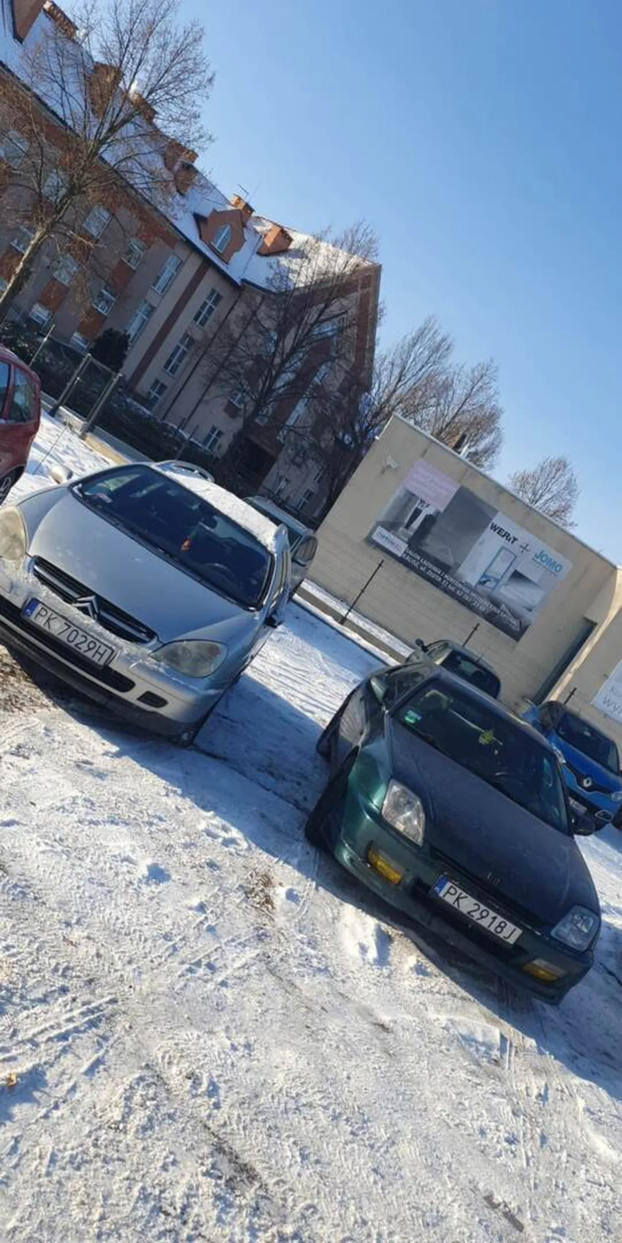 japeirdole juz drugi raz parkuje krzywo, nacuz sie mendo jezdzic