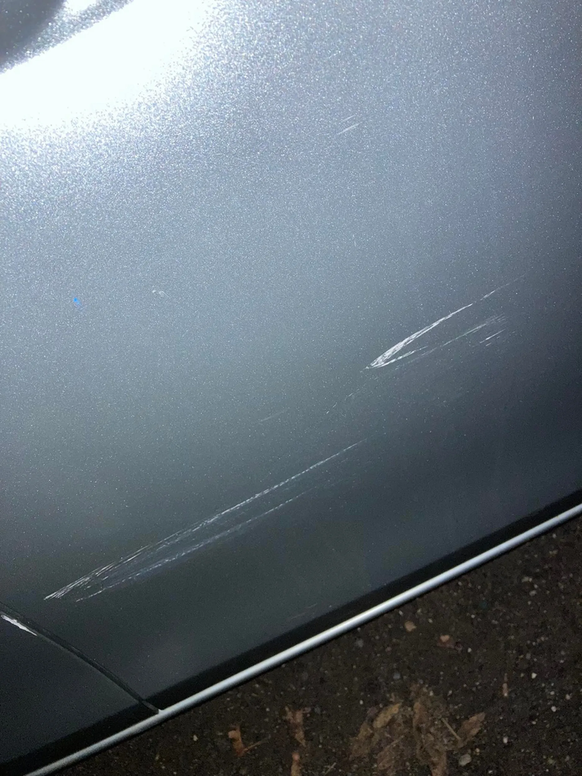 Właściciel rejestracji porysował auto i uciekł