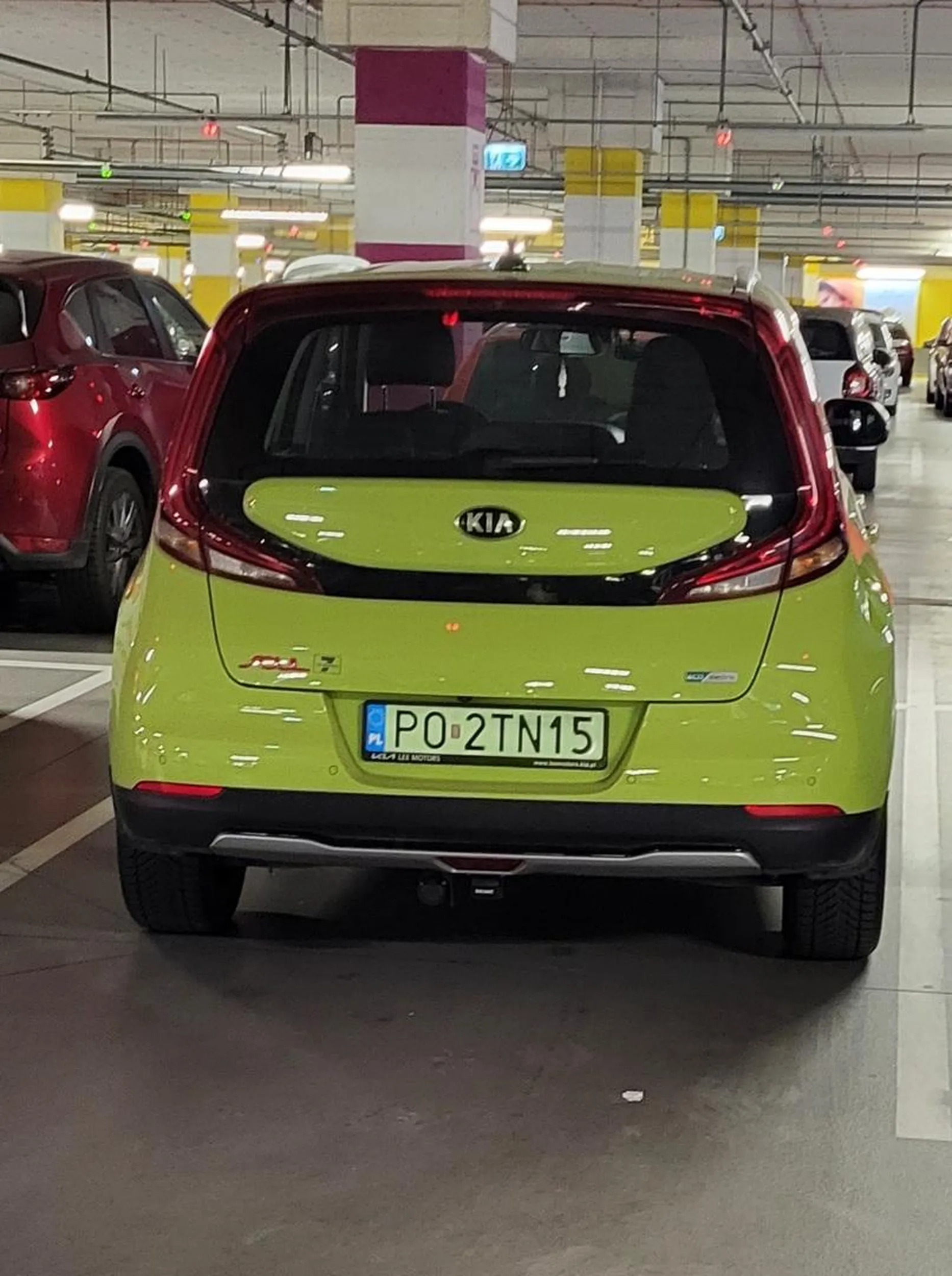 Niewychowany cham, ściągnął/odłożył mi kabel gdy wystawiłem go do ładowarki, żeby ktoś mnie podłączył jak skończy się ładować, bo twierdzi, że ładowanie hybryd na ładowarkach się nie opłaca. Nie jest to Pana interes co mi się opłaca, a co nie, ładowarka jest dostępna dla wszystkich i niech Pan nie rusza nie swoich rzeczy, bo następnym razem nie podejdę do Pana sam, tylko z ochroną i im Pan wytłumaczy swoje myślenie. :)