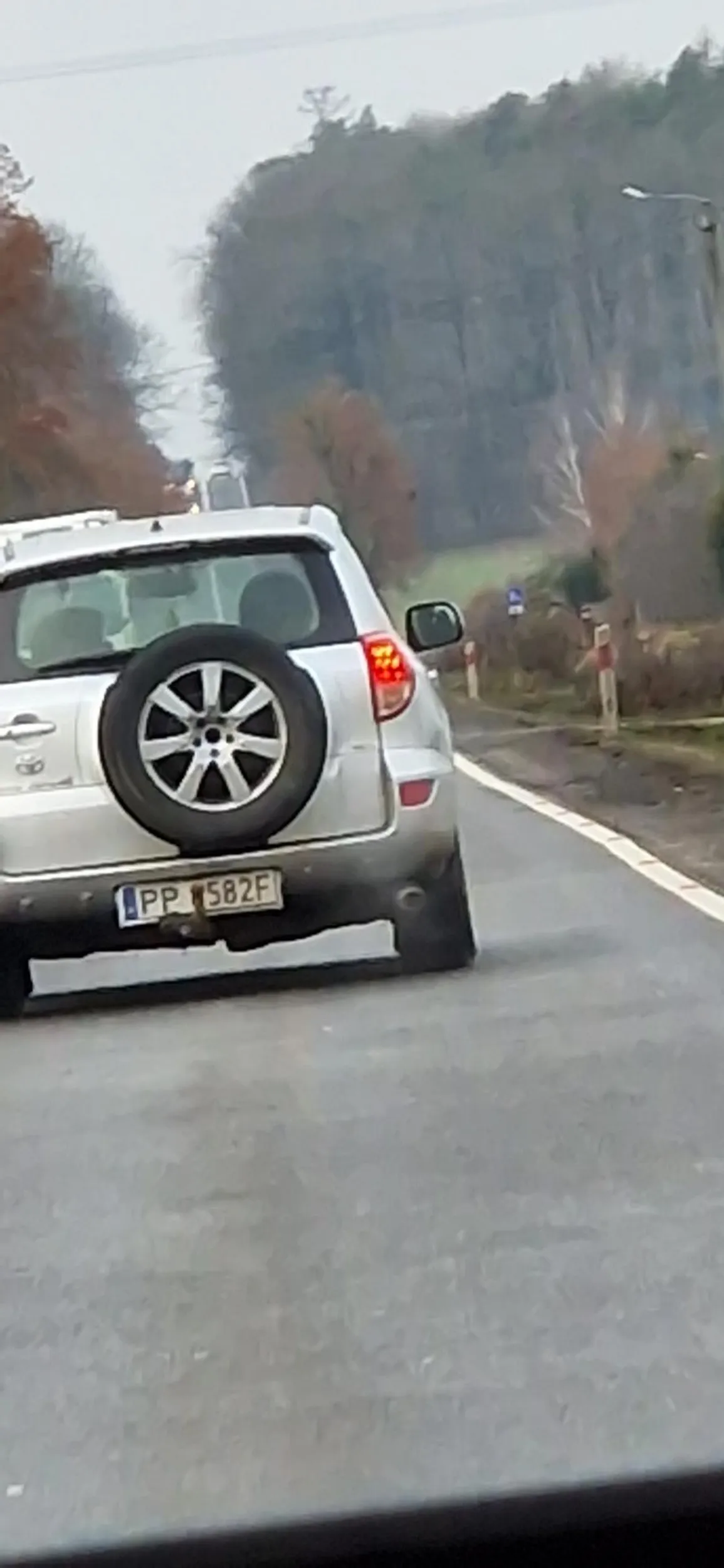 Brawo dla Pana który nie ma pojęcia kiedy powinien ustąpić pierwszeństwa, skrzyżowanie ze ŚWIATŁAMI (!) staruszka przerosło.