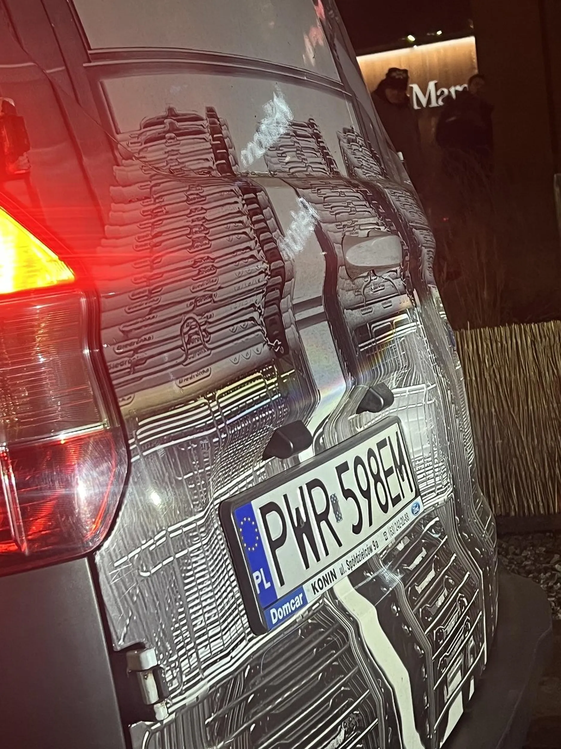 Kierowca pojazdu obraza wyzywa ludzi od szmat kurew i brudasów Dramat! Zaopatrzenie sklepów niby