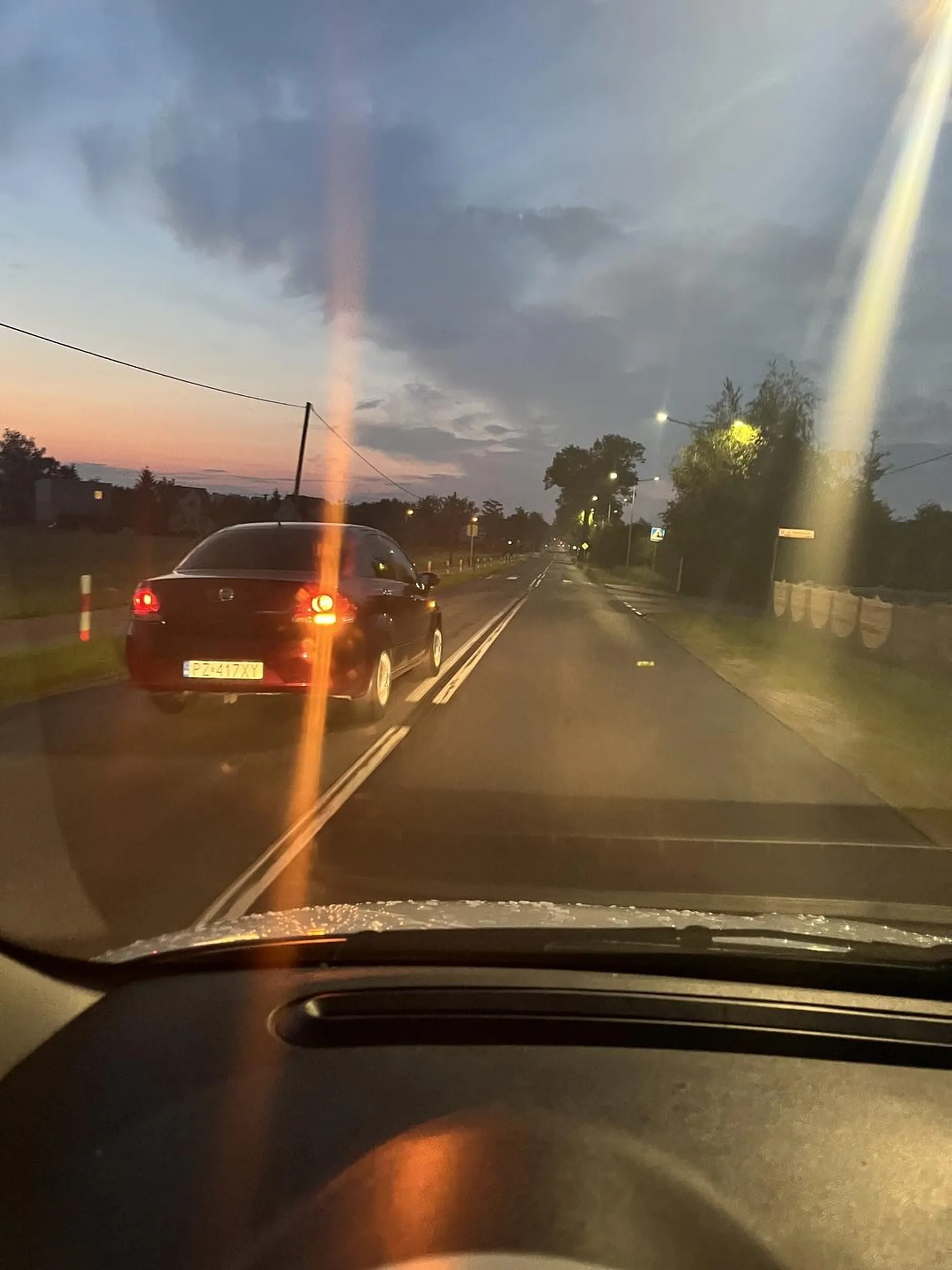 Wyprzedzanie na podwójnej ciągłej, przed samym przejściem dla pieszych