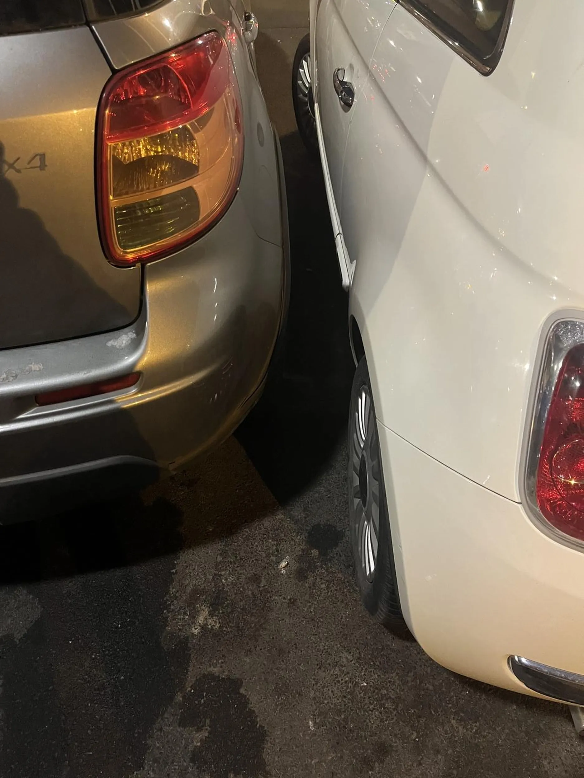 Mistrz parkowania :) Najwazniejsze, że ty miałeś możliwość wysiąść, a czy ktoś wsiądzie do auta obok to już nieistotne :)