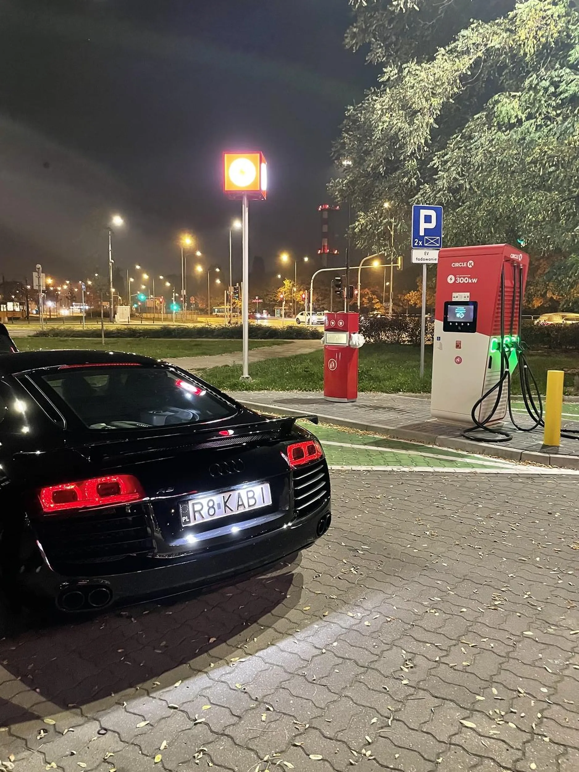 Zajmuje miejsca dla elektryków