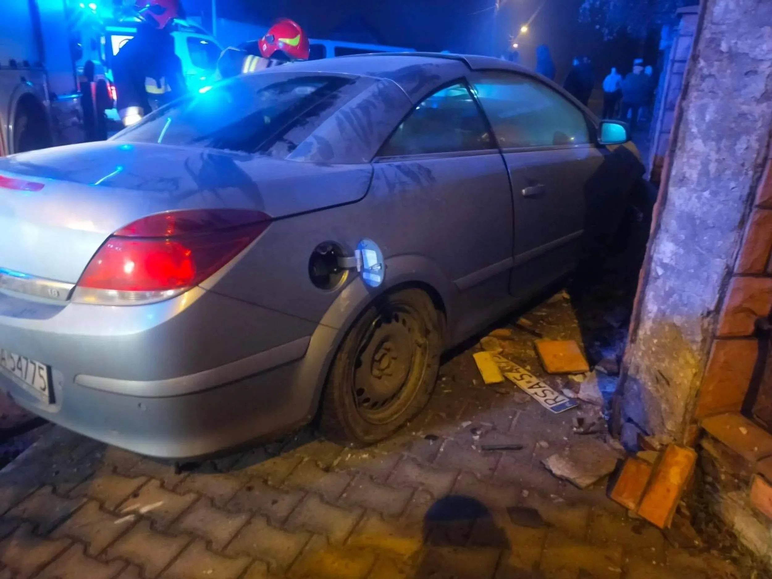 Przeleciał przez rondo. Wstępnie pod wpływem alkoholu.