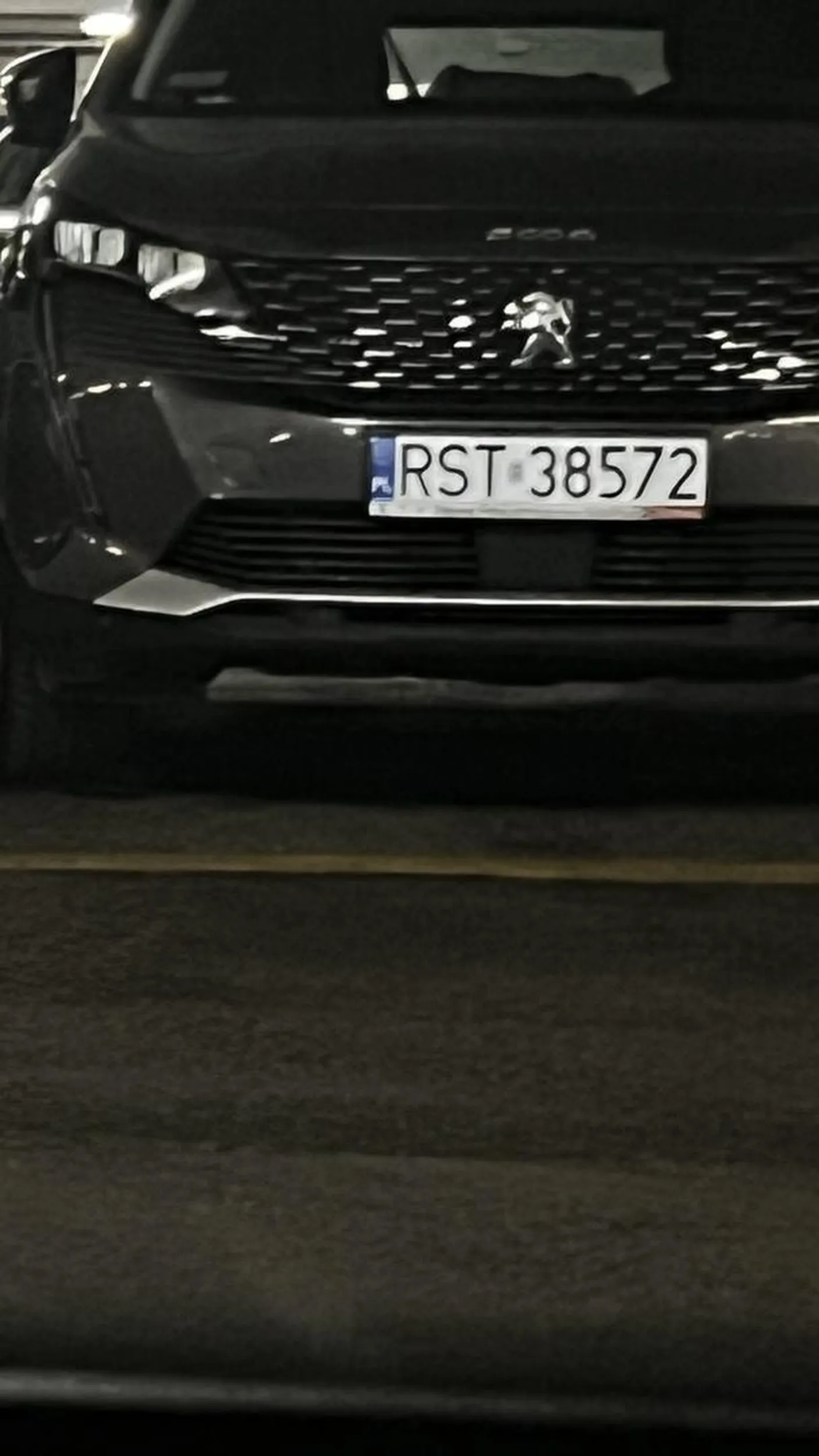 Parkuje w galerii na  włączonych długich noe polecam kierowcy