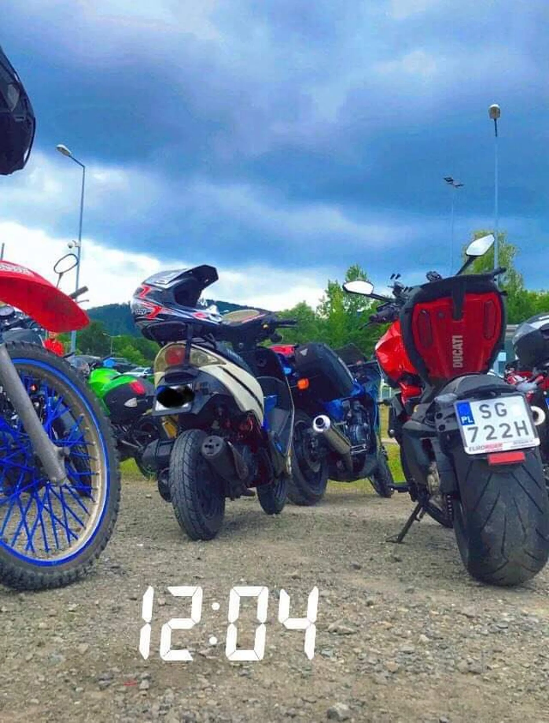 Chciał się ściągać z chińskim skuterem w 4t ale na światłach nie miał szans