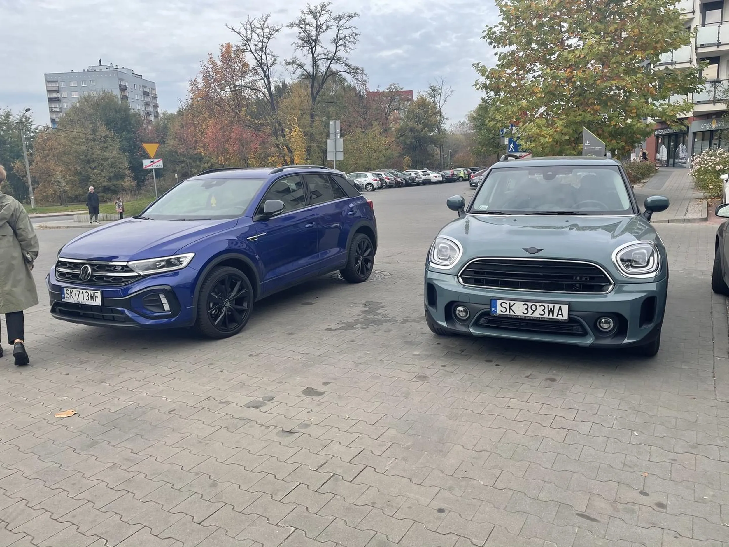 Im lepszy samochód tym gorsze umiejętności parkowania i szukania miejsca do parkowania...