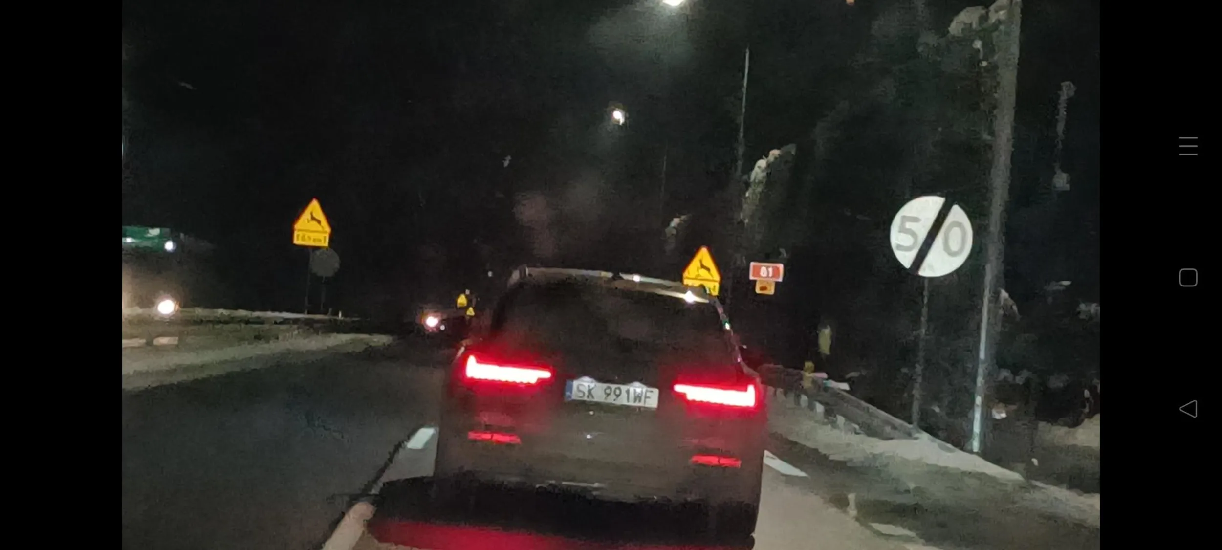 Mruga światłami, siedzi na zderzaku oraz przekracza znacznie dozwoloną predkosc