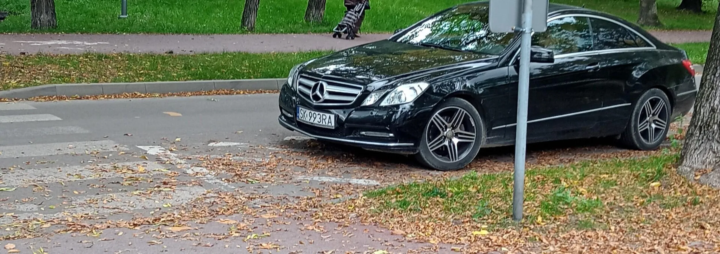 Prawie rok później.