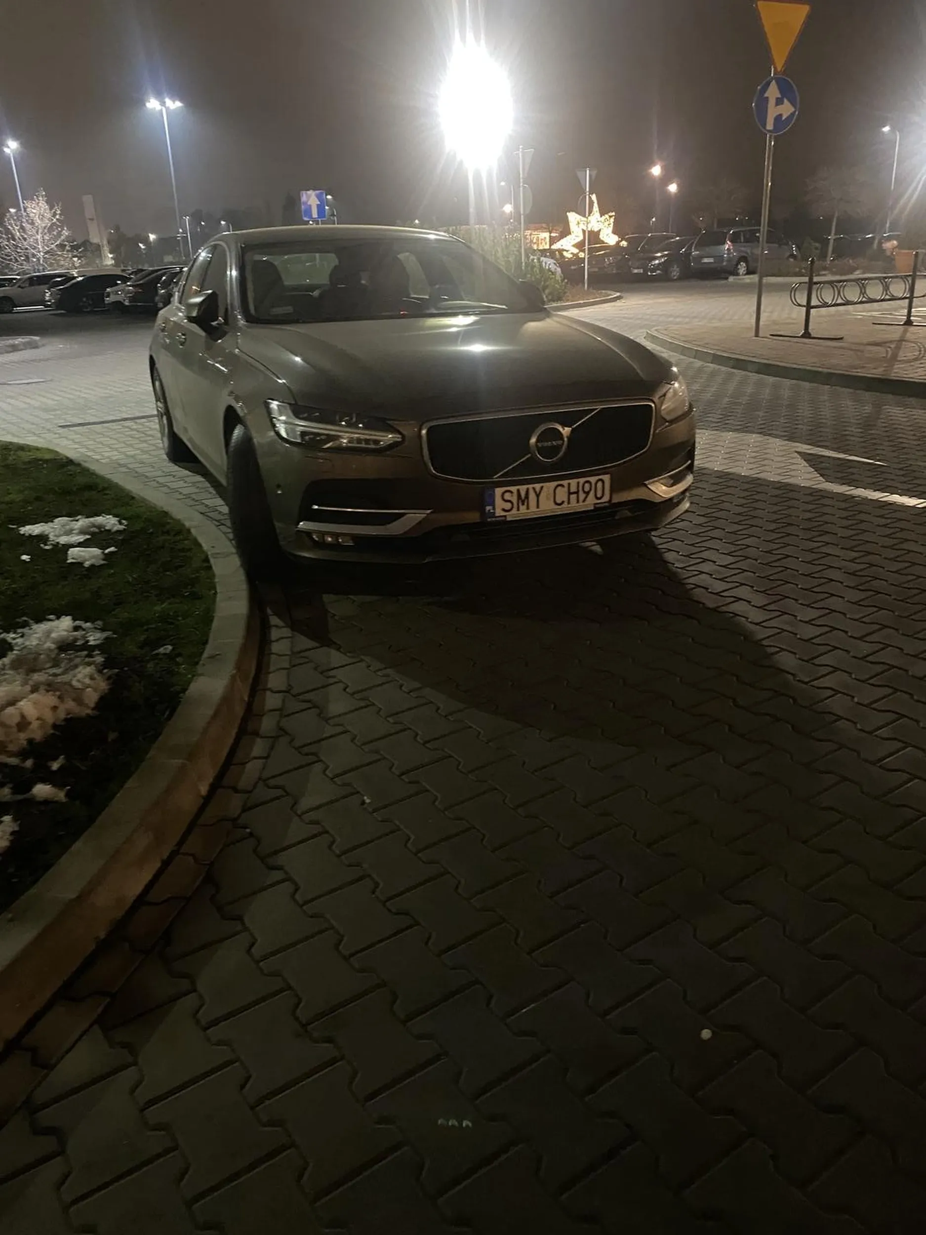 Przepraszam ze co…ten ktoś ustał normalnie na drodze? i to nie na chwile…brak mózgu…polecam zainwestować w mózg a nie do Piaseczna na qutlet.