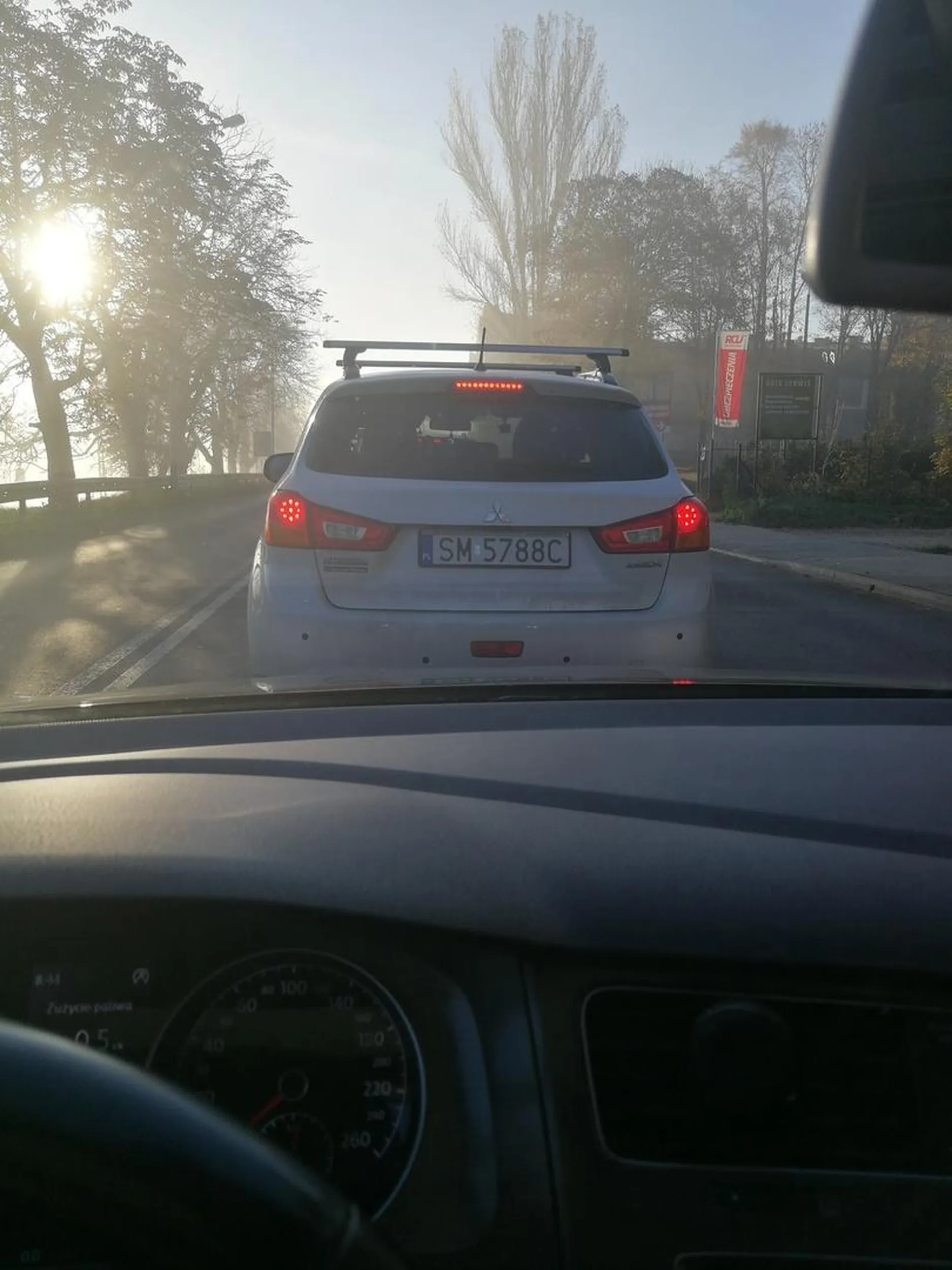 Kutas po rondach jeździć nie potrafi... Niech autobusem jeździ jak mózgu brak. Byle żeby wpierdolić się przed kogoś...