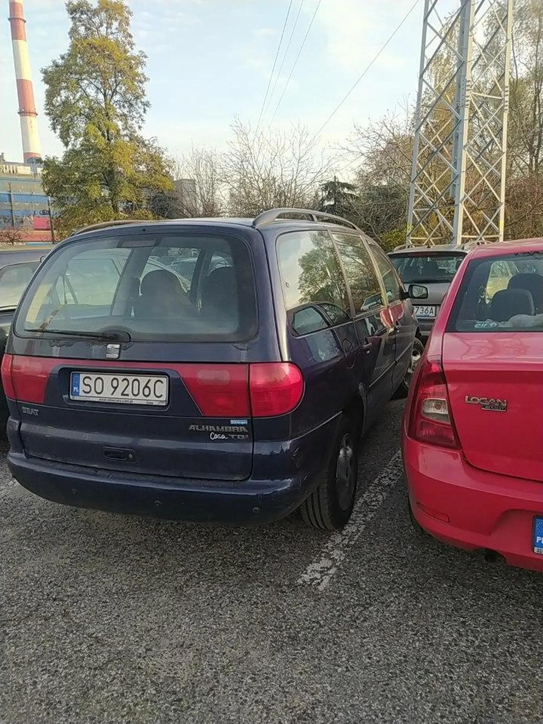 Jak nie potrafisz normalnie parkować, to jeździj komunikacją miejską. Bo Ty swoją tłustą dupę wysadziłeś z samochodu, ale ktoś obok Ciebie już nie ma jak wsiąść.