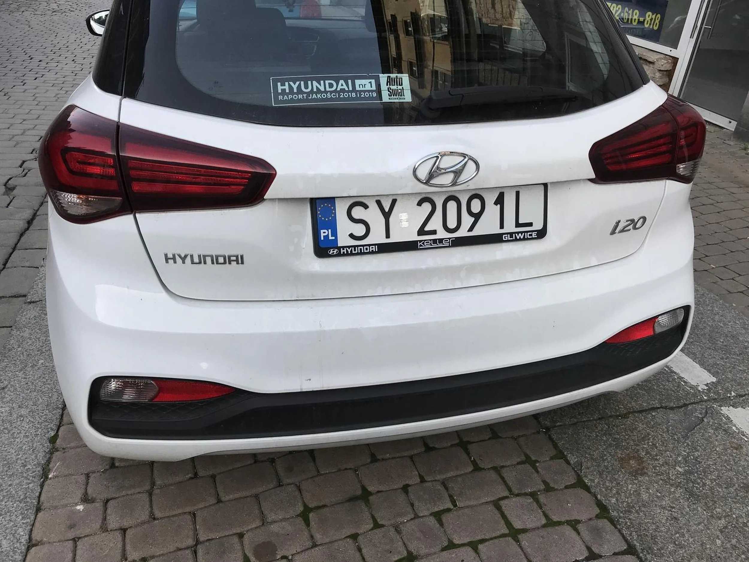 Uderzenie przodem podczas parkowania.