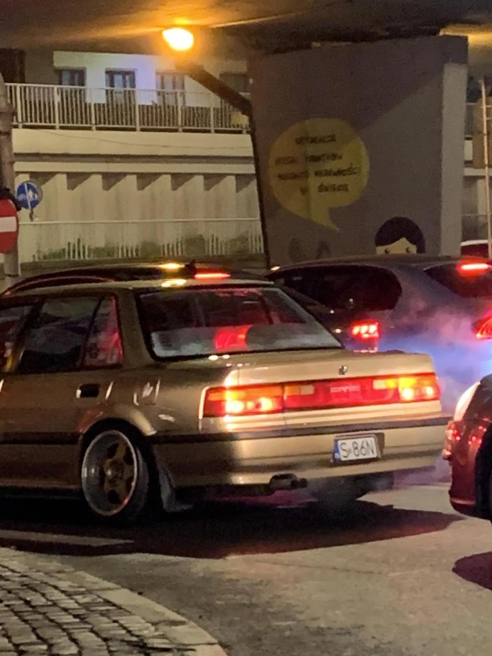 Hondiarz stulejarz w czapeczce baseballowej nie używa kierunkowskazów dojeżdżając od kasprzaka do ronda wolnego tybetu i bardzo się denerwuje, gdy zrobi mu się to samo. Nie polecam, ani to nie jedzie ani nie brzmi, seicento 900 go dogoniłem