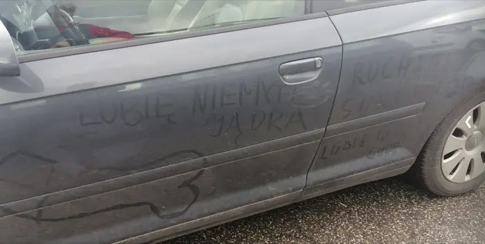 Cham i burak nie umie umyć swojego wiejskiego bolida