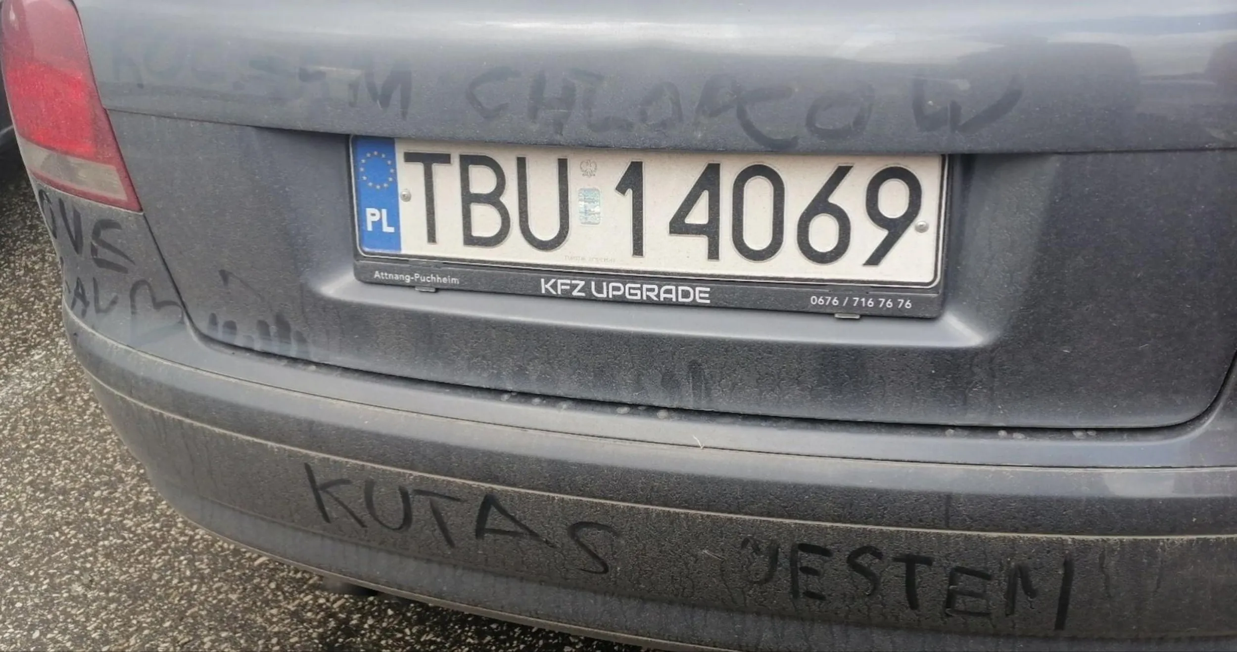 Cham i burak nie umie umyć swojego wiejskiego bolida