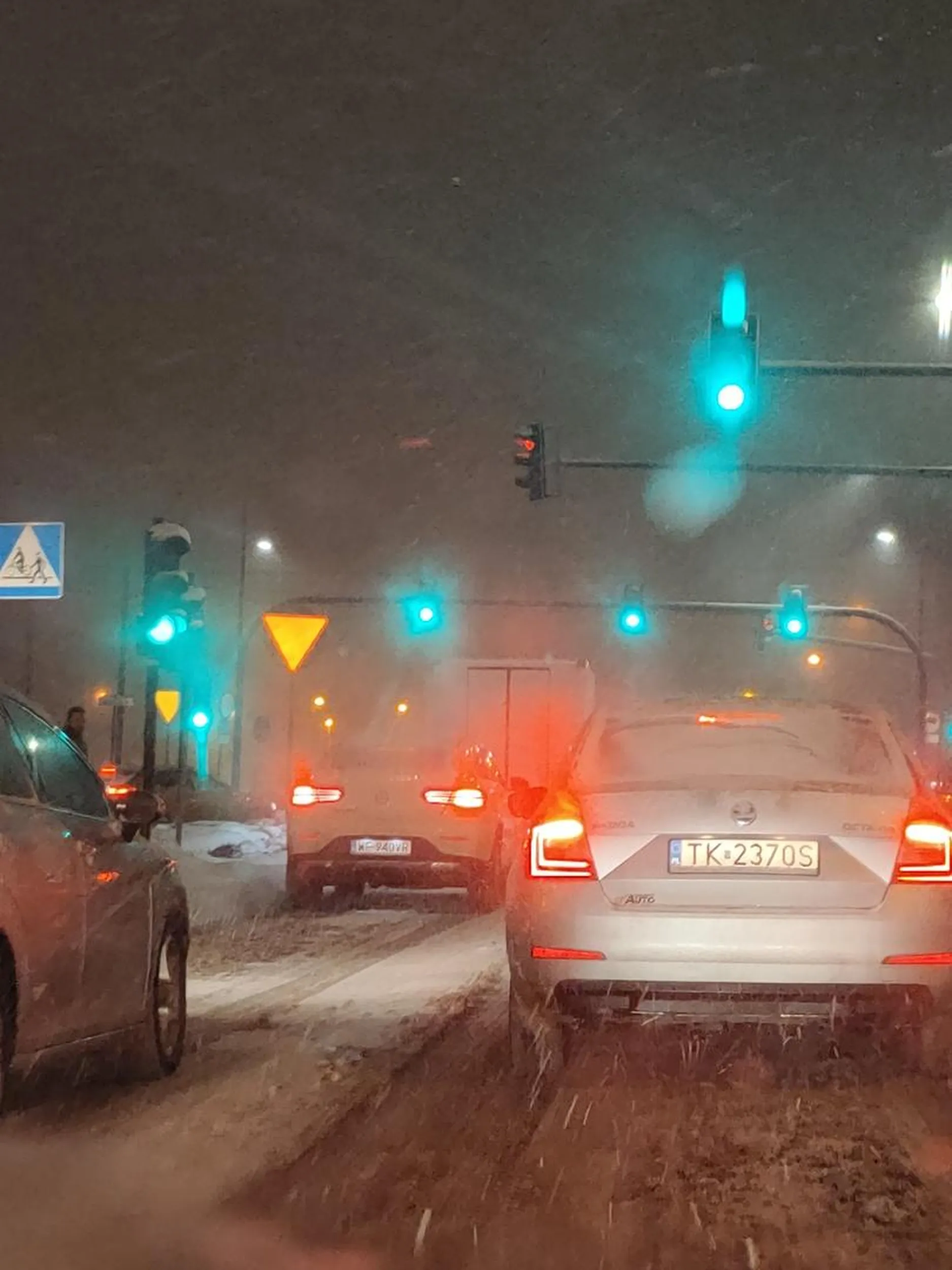 Kierowca jeździ bezprawnie buspasem