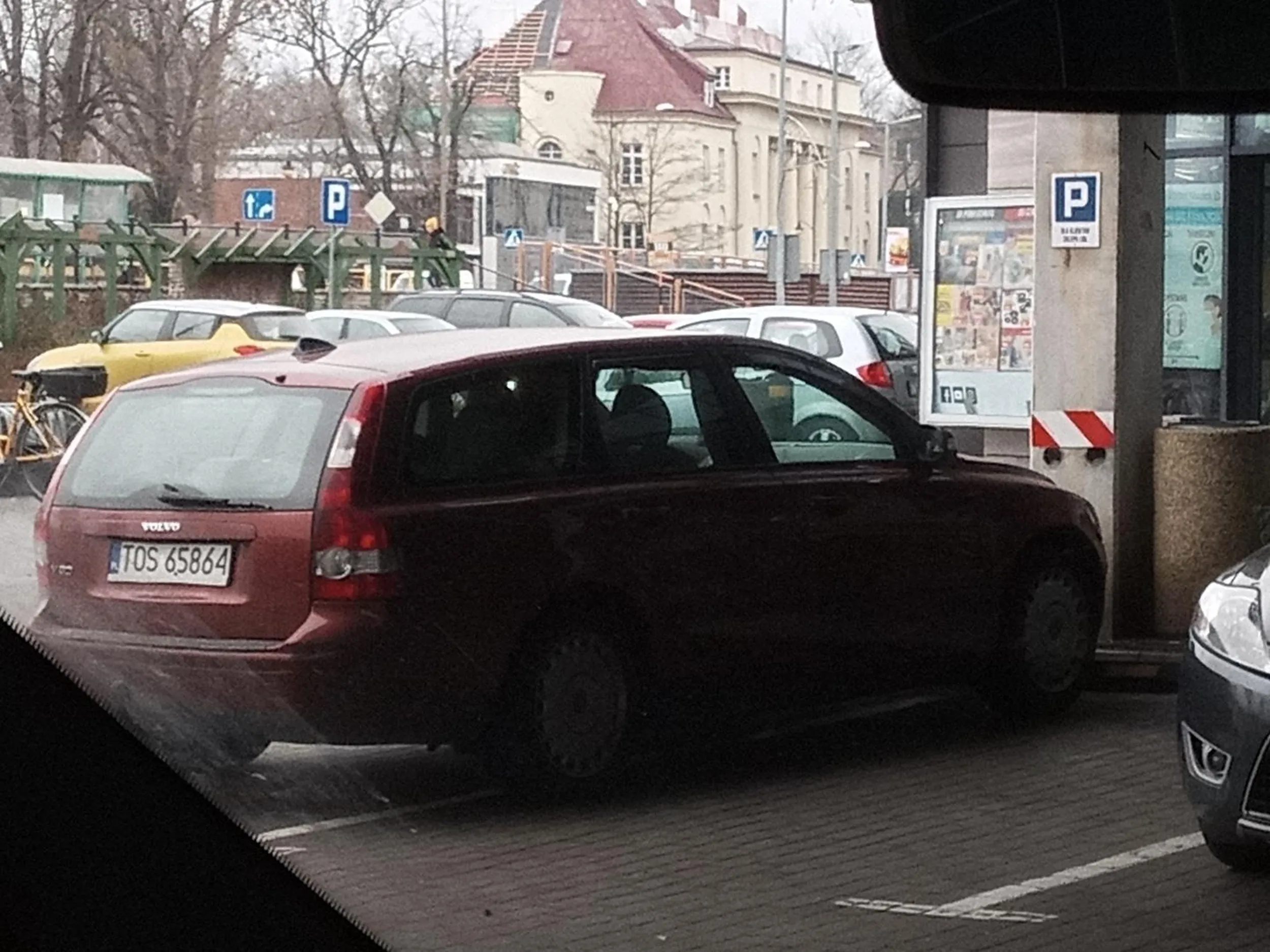 Brawo za zajęcie 2 miejsc parkingowych... ????