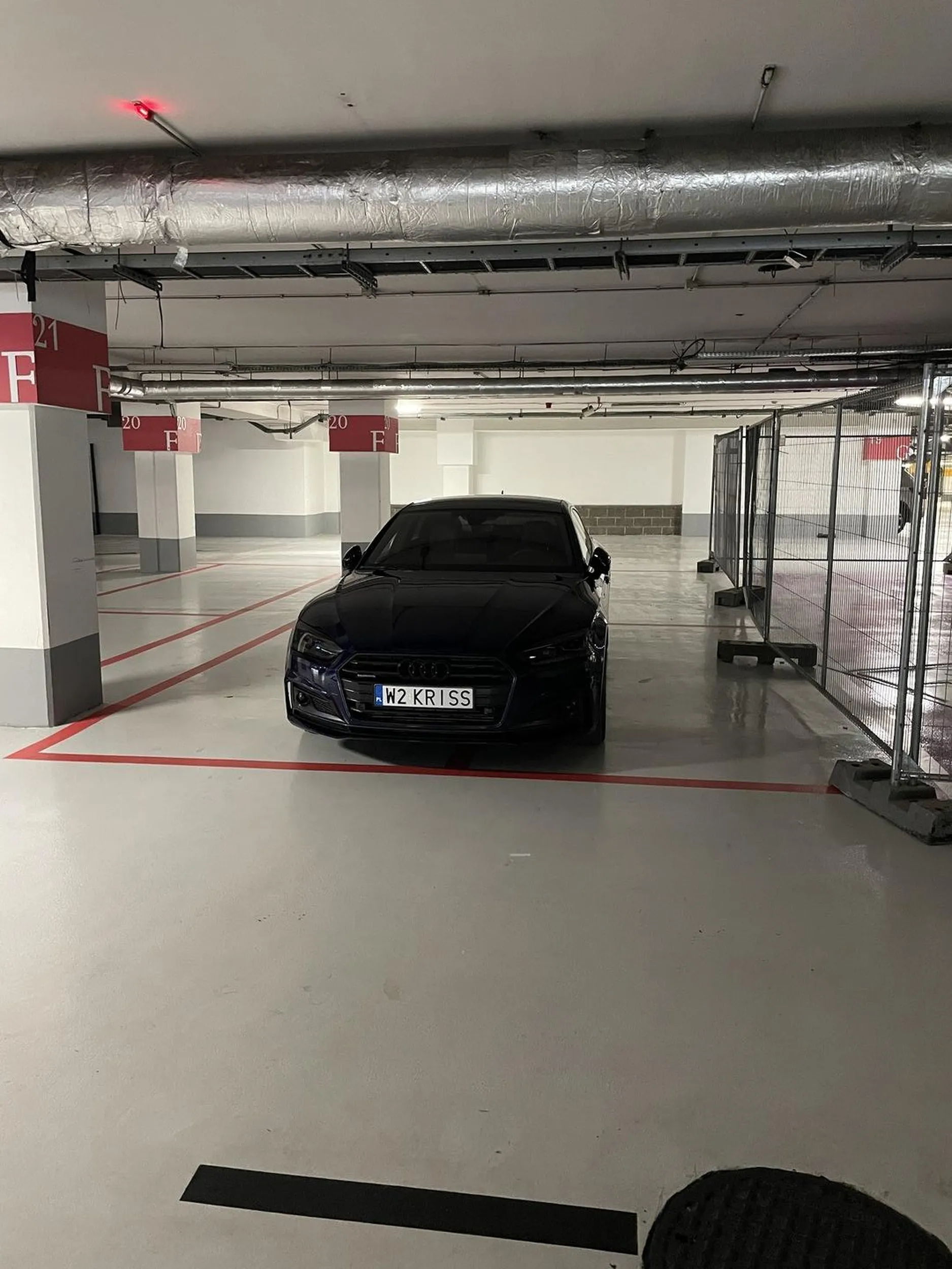 Krzysiu, na jednym parkujemy! Na jednym!