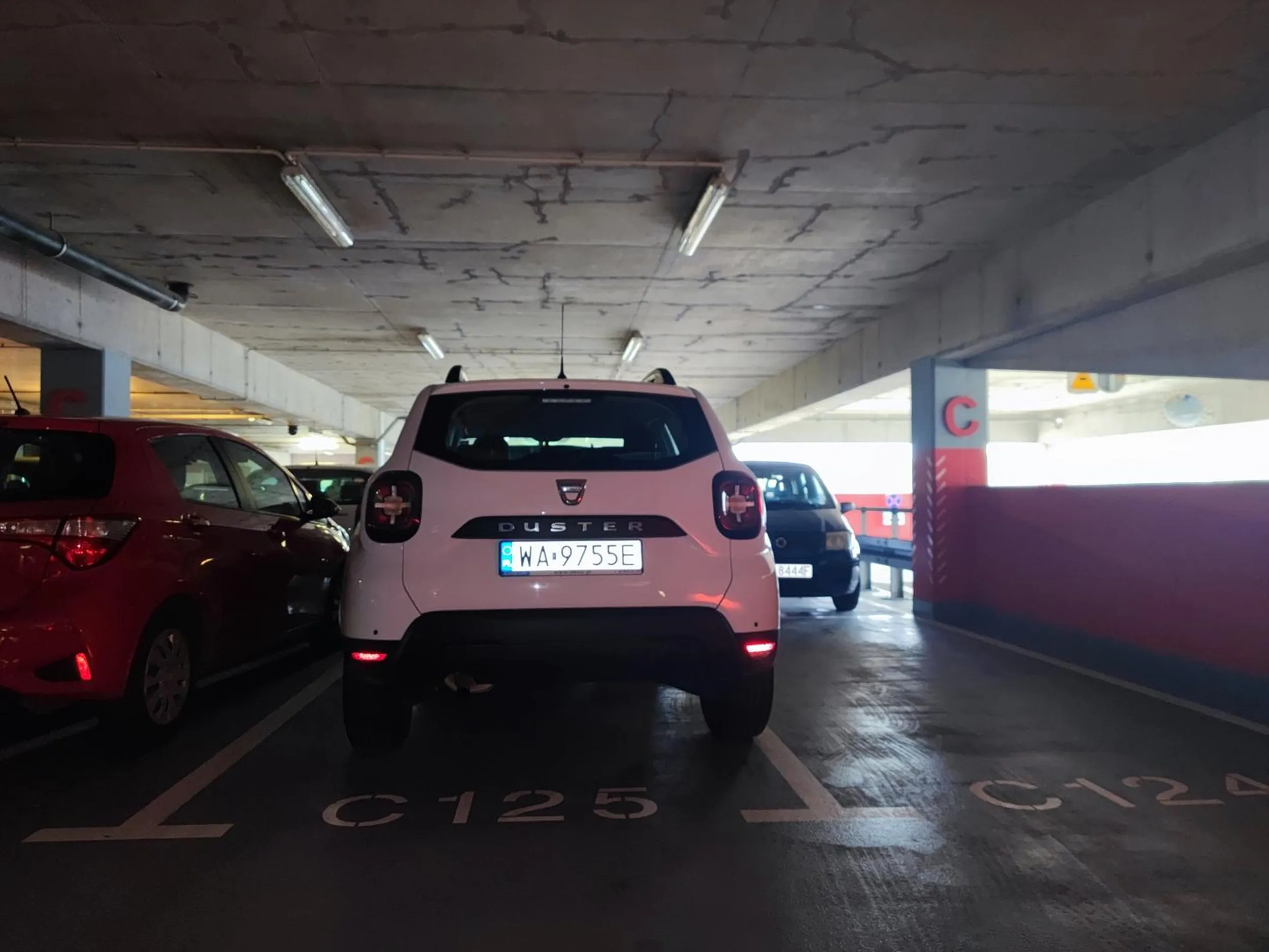 Jak się nie umiesz zmieścić tym potworem między liniami, to się przerzuć na hulajnogę.