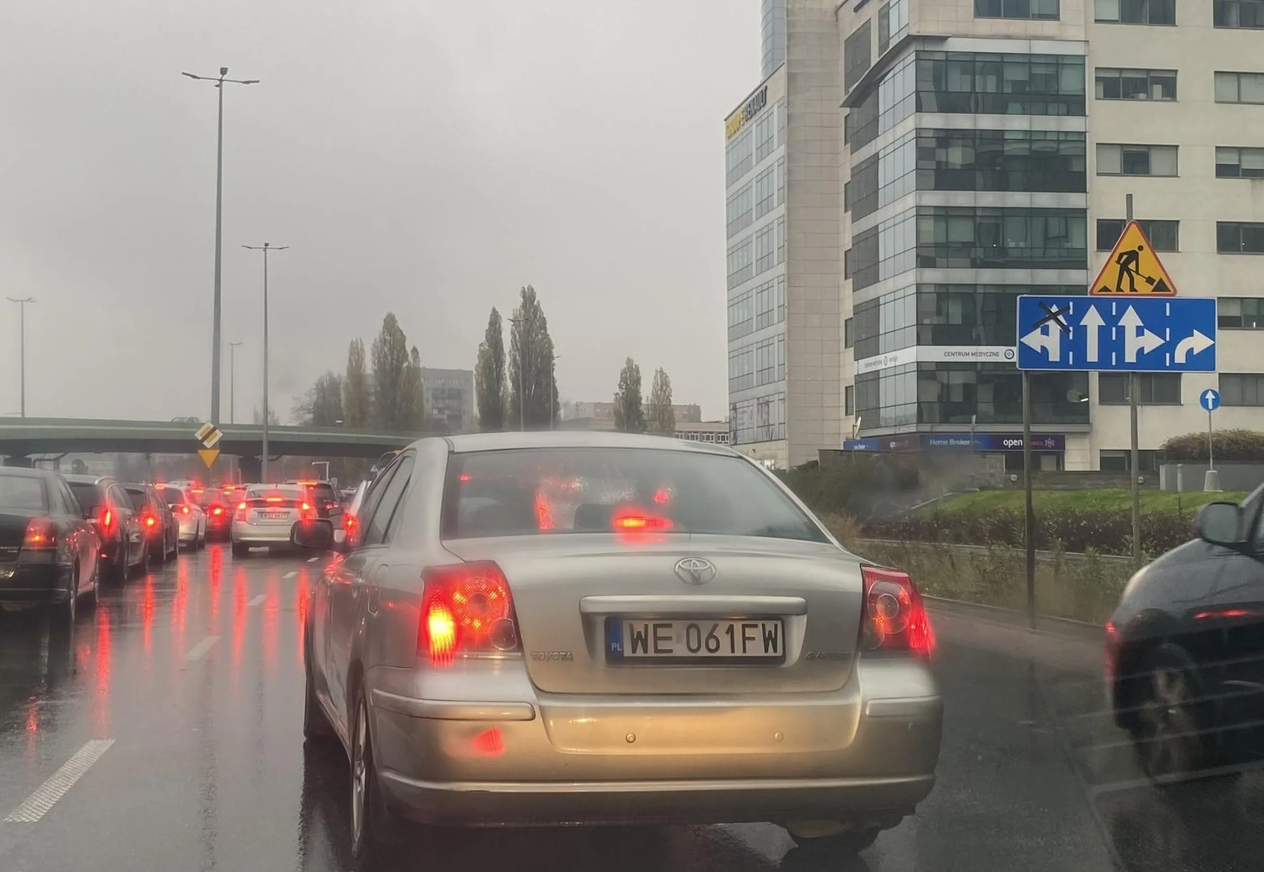 Wciska sie bez kierunkowskaza na chama wymusza miejsce