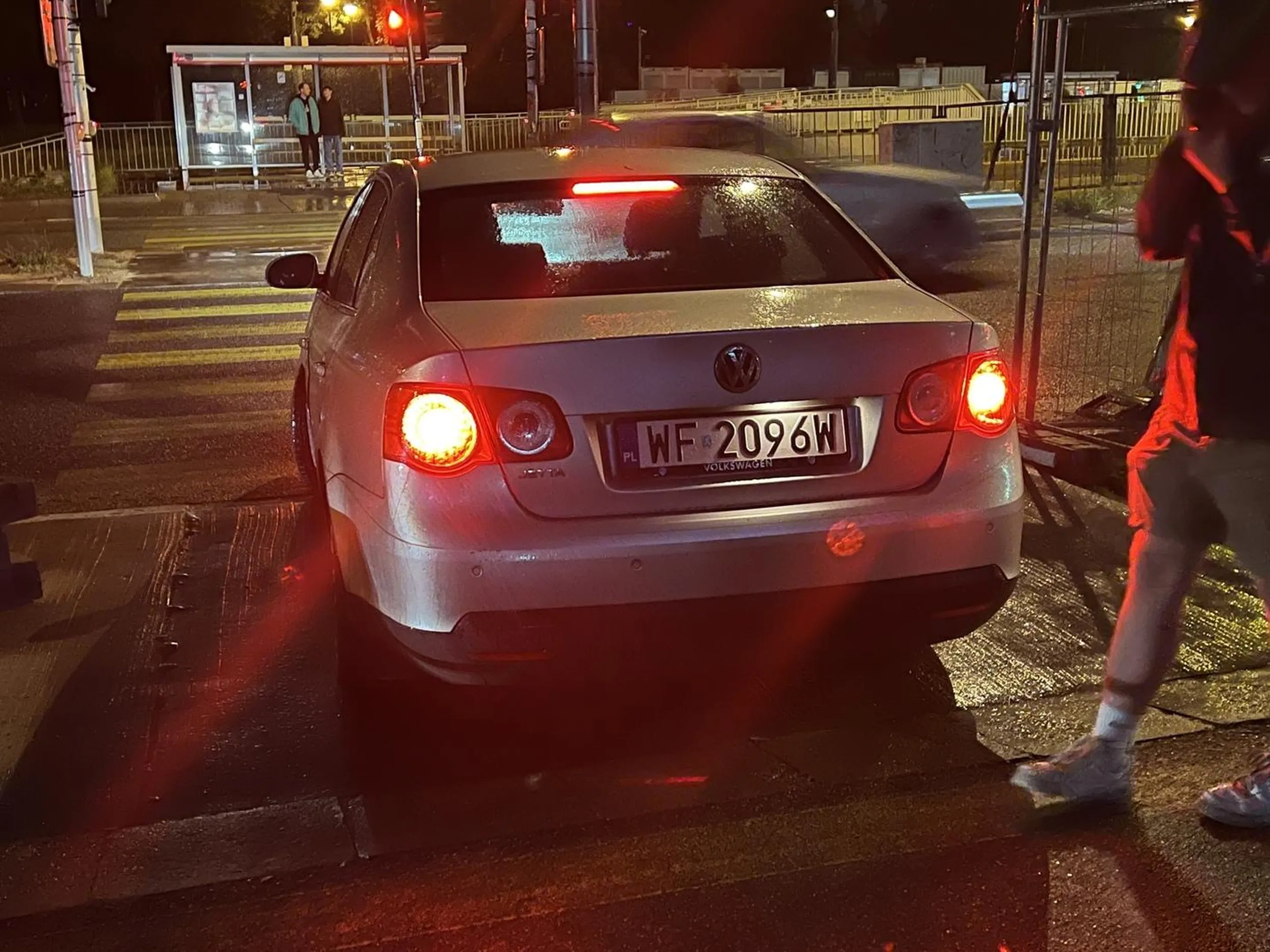 Wyjazd z zamkniętej ulicy przez przejście dla pieszych? Proszę bardzo! Niech inni uciekają!