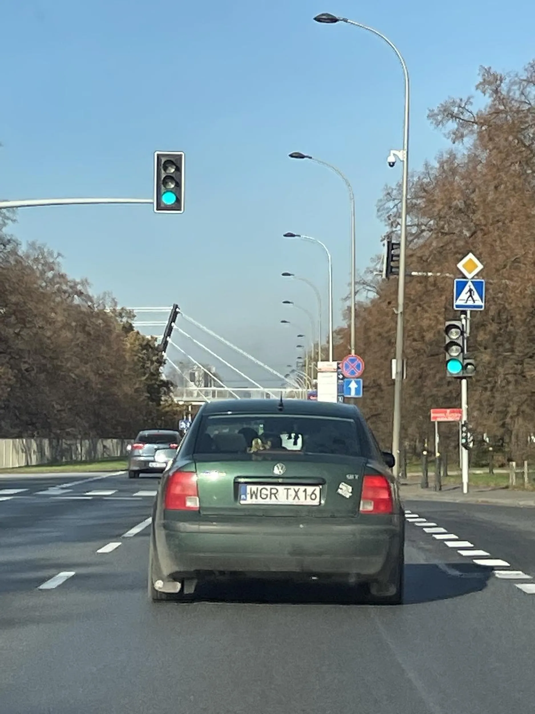 J3bane patusy. Robili road rage zajeżdżając droge fordowi Focusowi a wcześniej skręcili w prawo ze złego pasa. Wypierd4alac z Warszawy do tego waszego zasyfiałego grojca patusy.