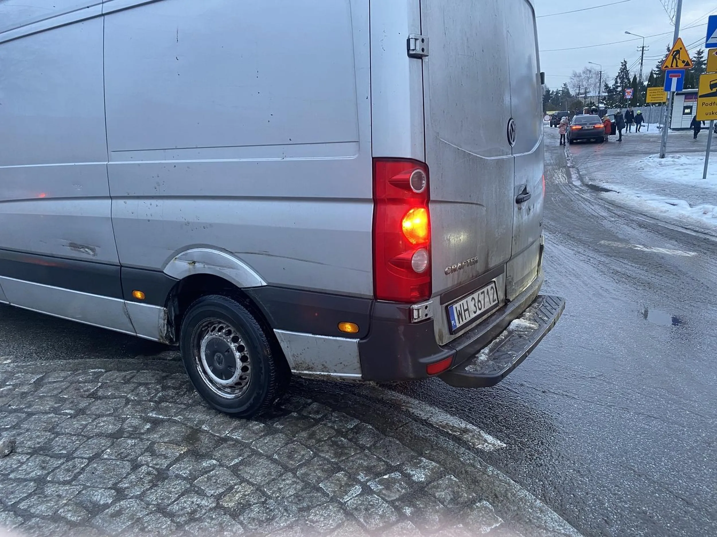 Zachowanie na drodze poniżej zera. Ze takie ludzkie śmiecie nadal maja prawo jazdy to zbrodnia.