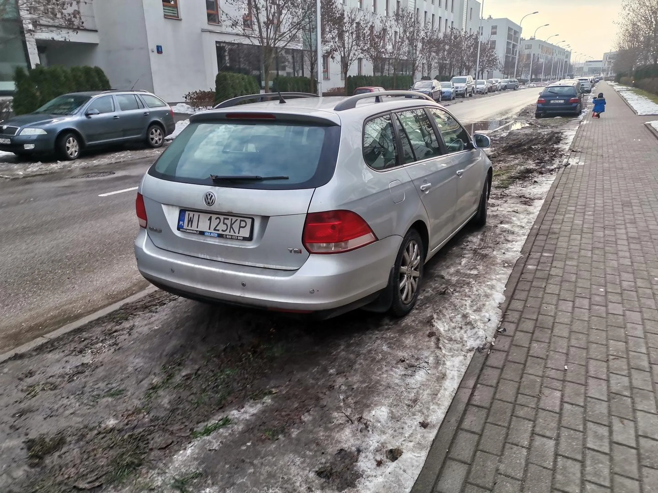 Fan offroadu najlepiej na trawniku.