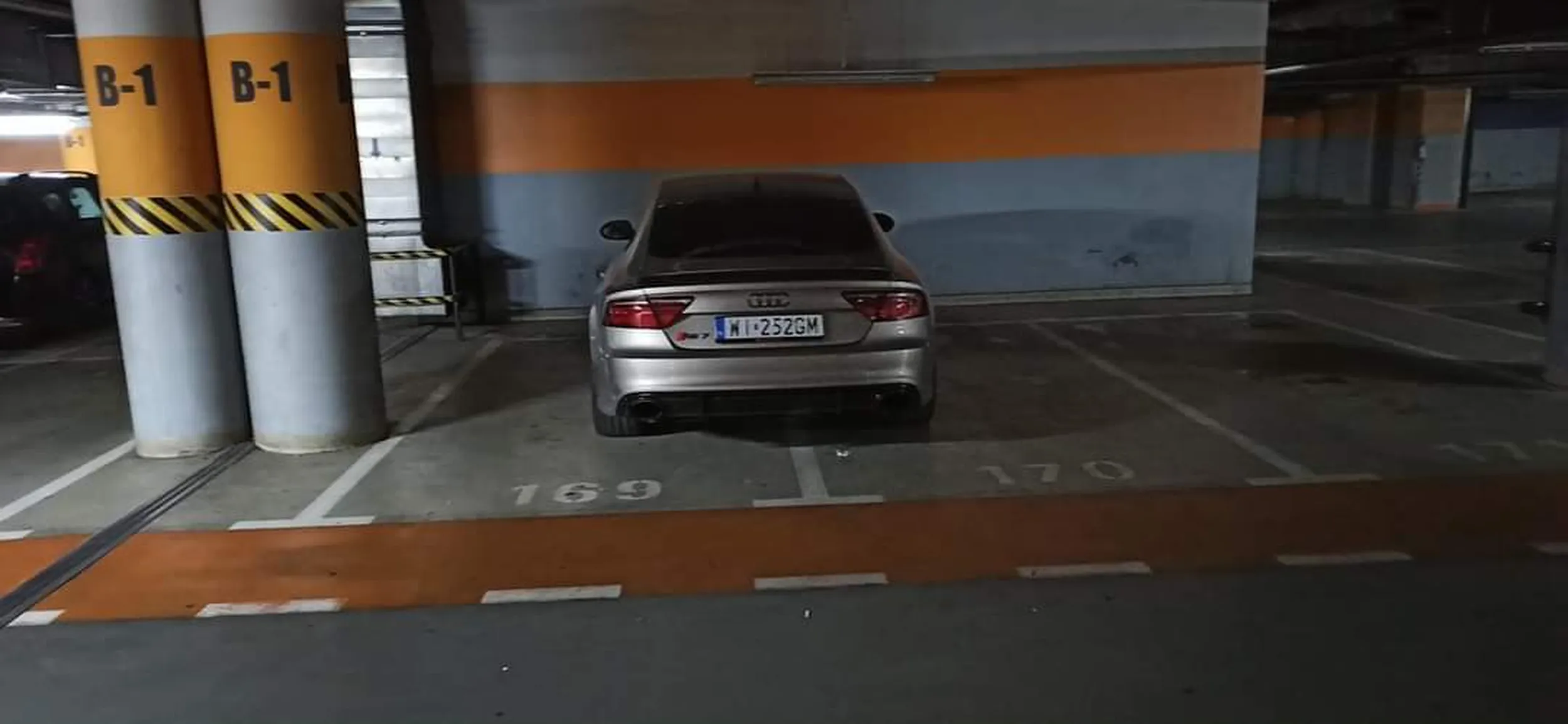 Malo miejsc pod galerią?