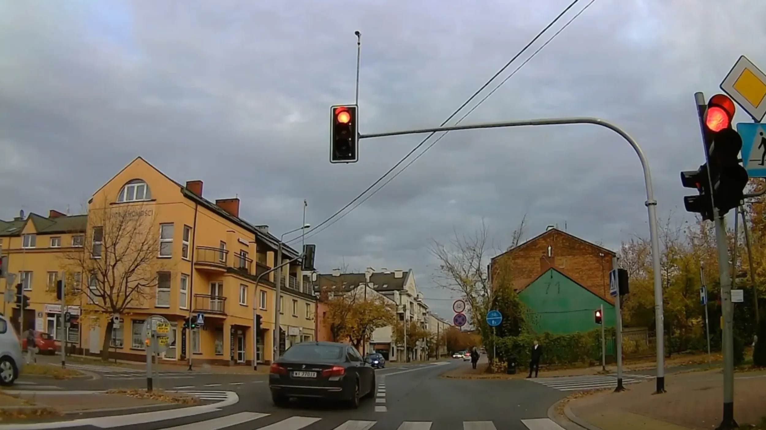 Ten sam baran, pas do skretu, czerwone, ale mam bmw i mi sie spieszy.