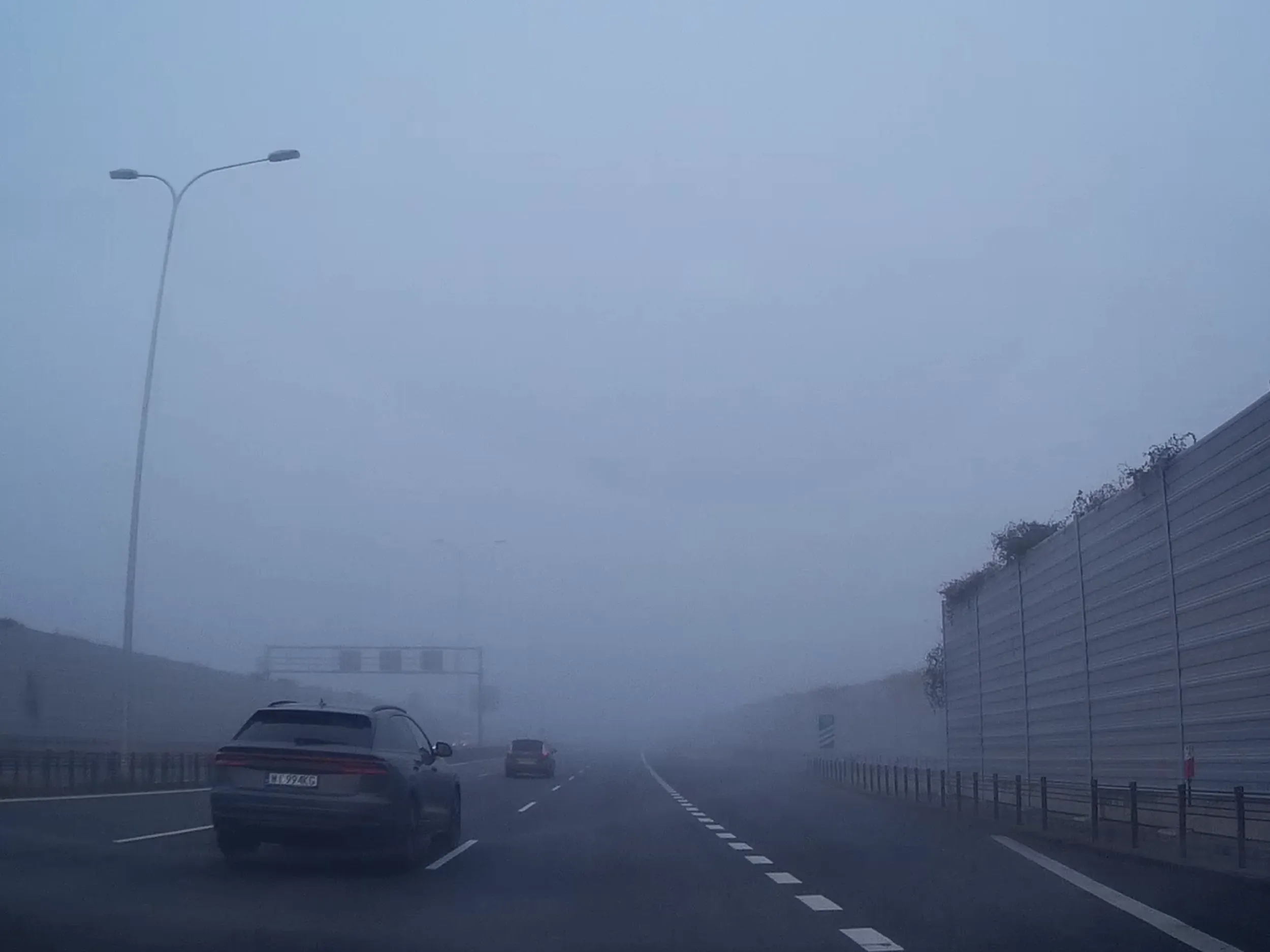 We mgle bez świateł na drodze ekspresowej. To trzeba w ogóle nie myśleć.