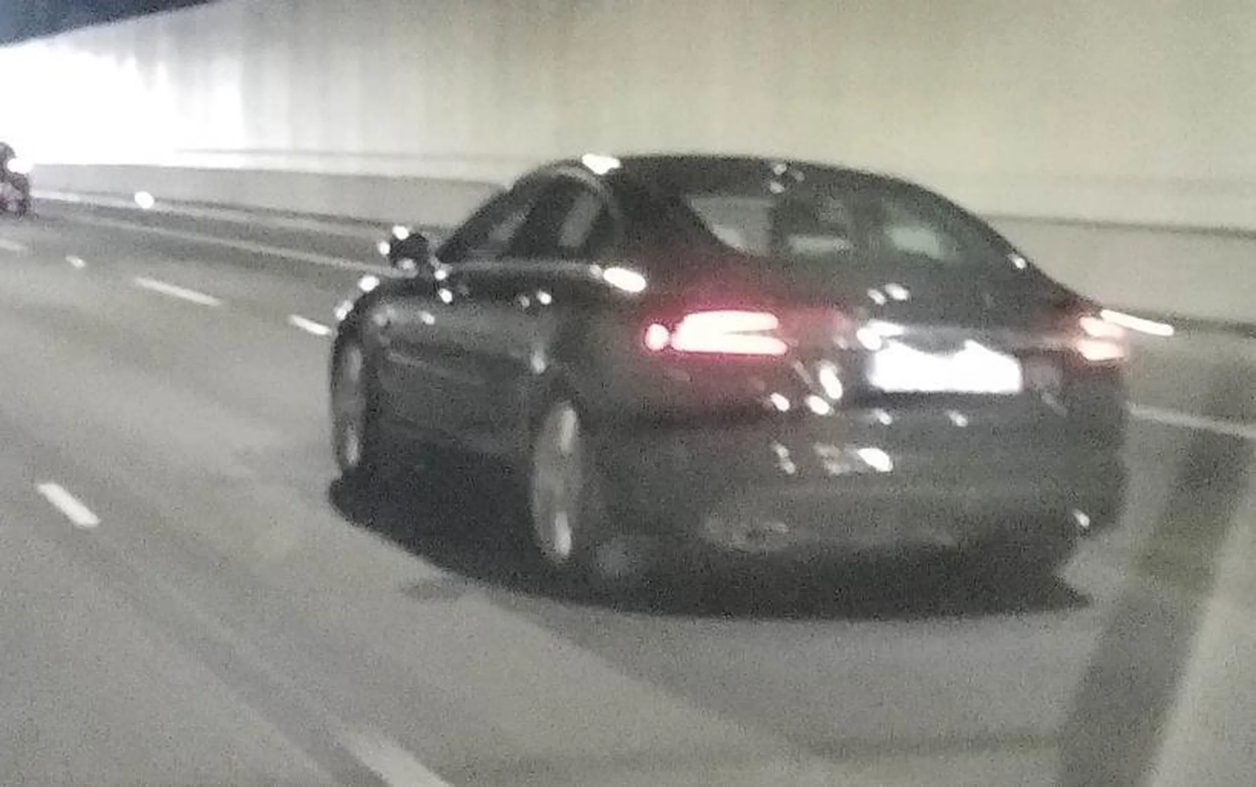 a oto zdjecie pajacyka co jedzie "grzecznie" 80 km/h a zaraz zrobi wypierd ponowny za tunelem do 200 km/h, powodzenia leszczu